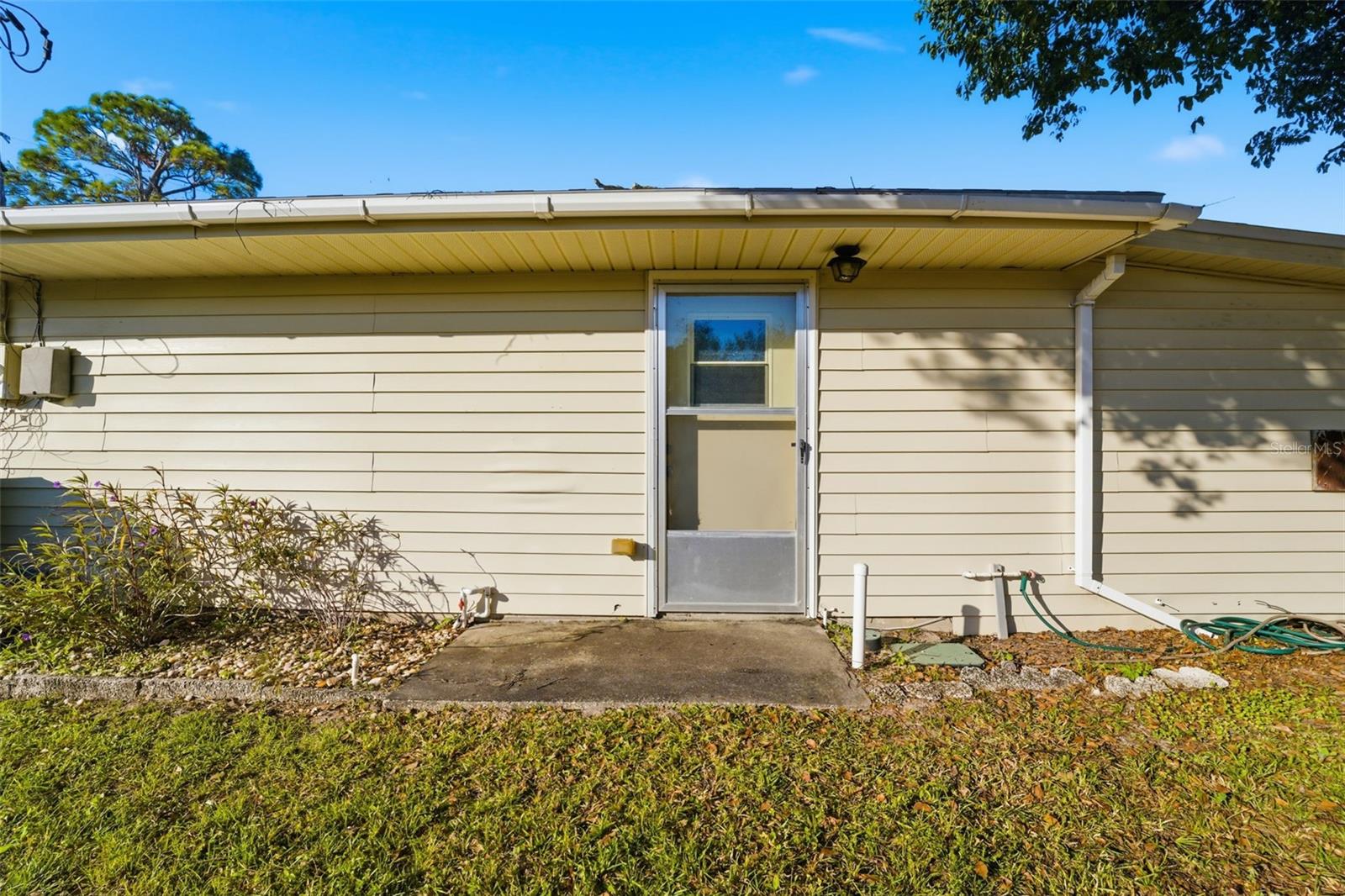 Listing photo id 27 for 3290 Seaview Drive