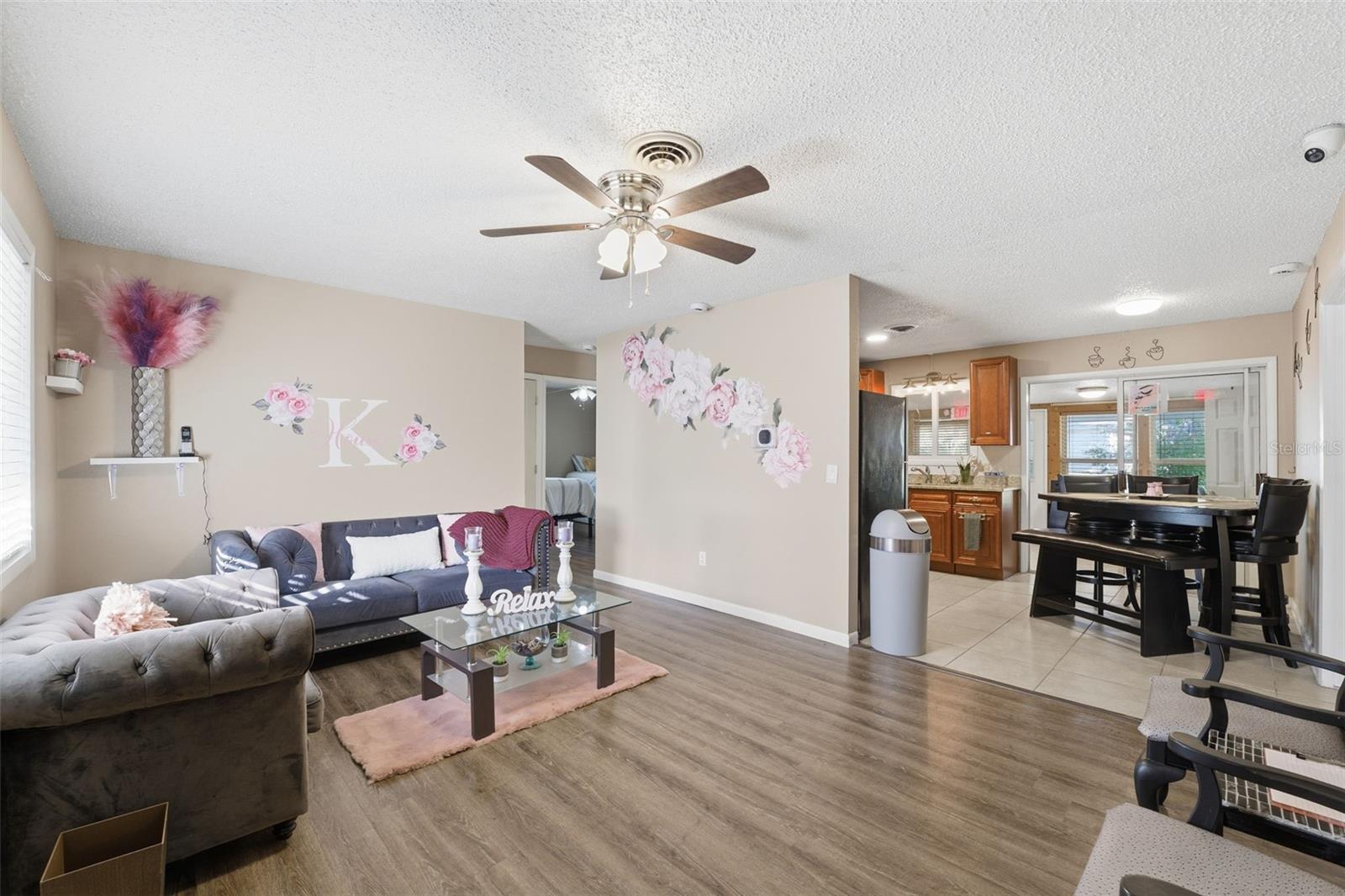 Listing photo id 4 for 3290 Seaview Drive