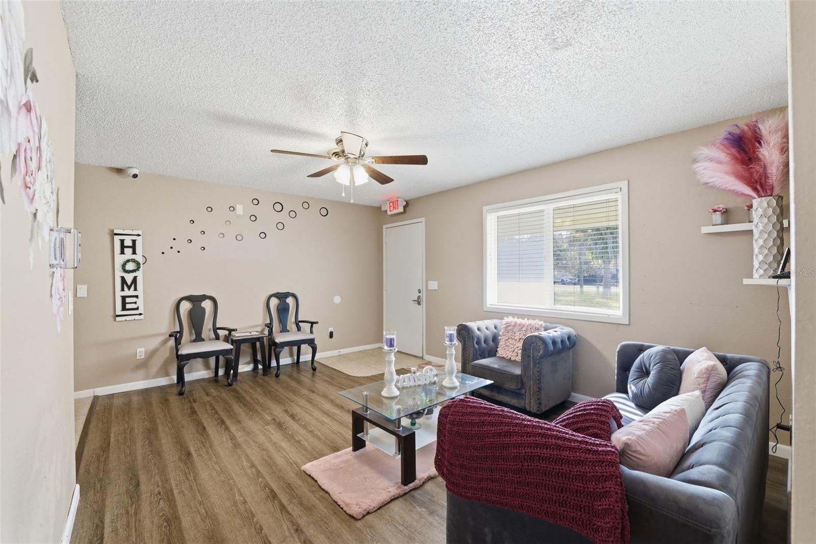 Listing photo id 5 for 3290 Seaview Drive