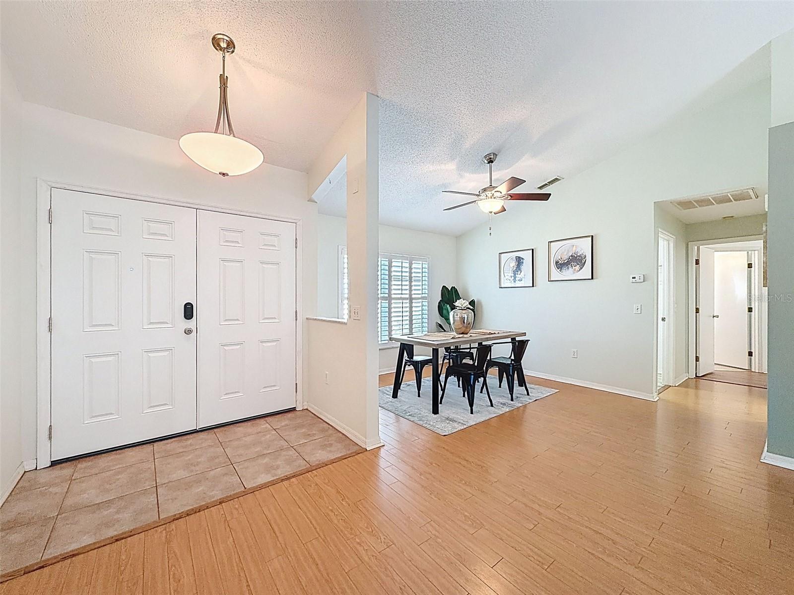 Listing photo id 10 for 9434 Holnwon Court