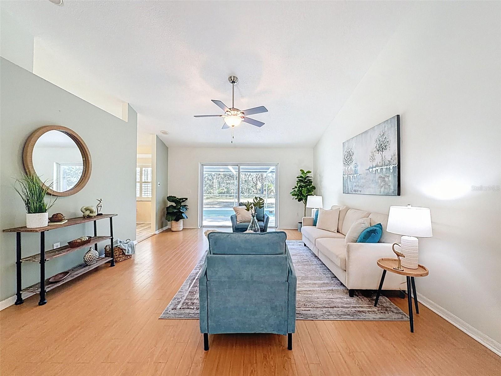 Listing photo id 15 for 9434 Holnwon Court