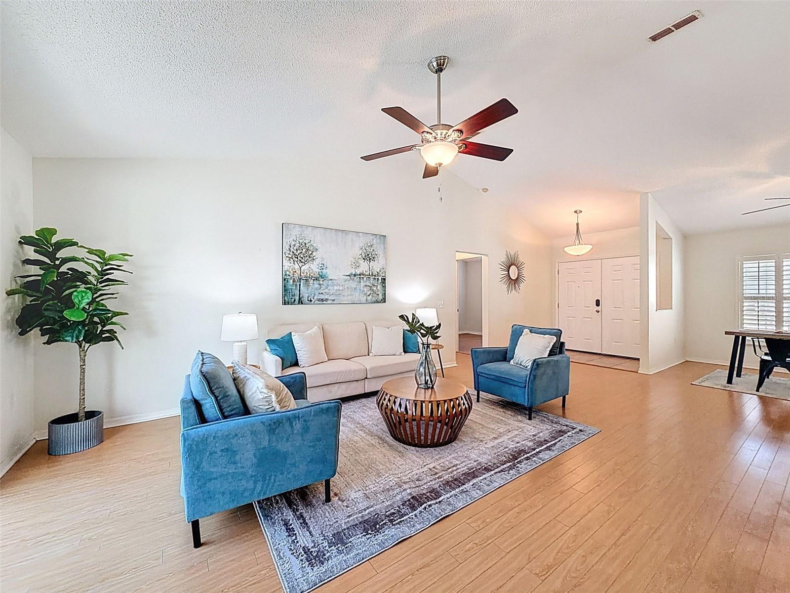 Listing photo id 17 for 9434 Holnwon Court