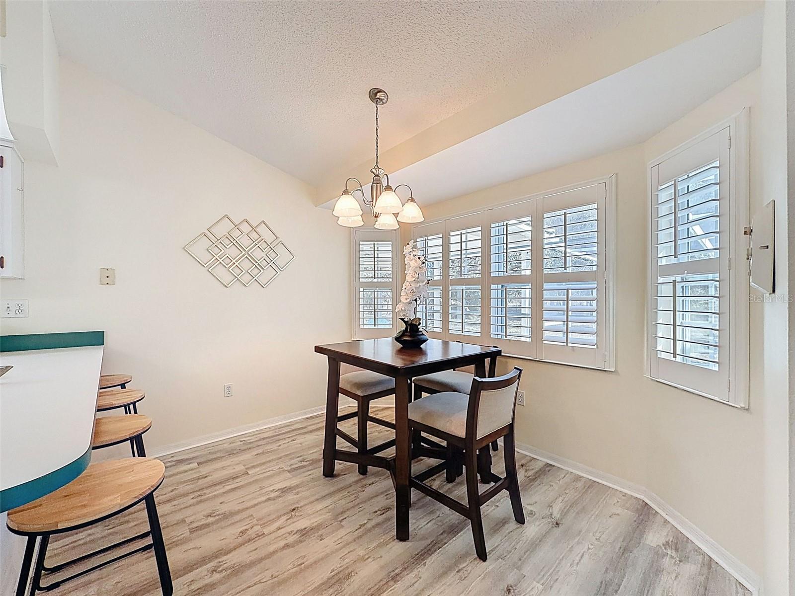 Listing photo id 19 for 9434 Holnwon Court