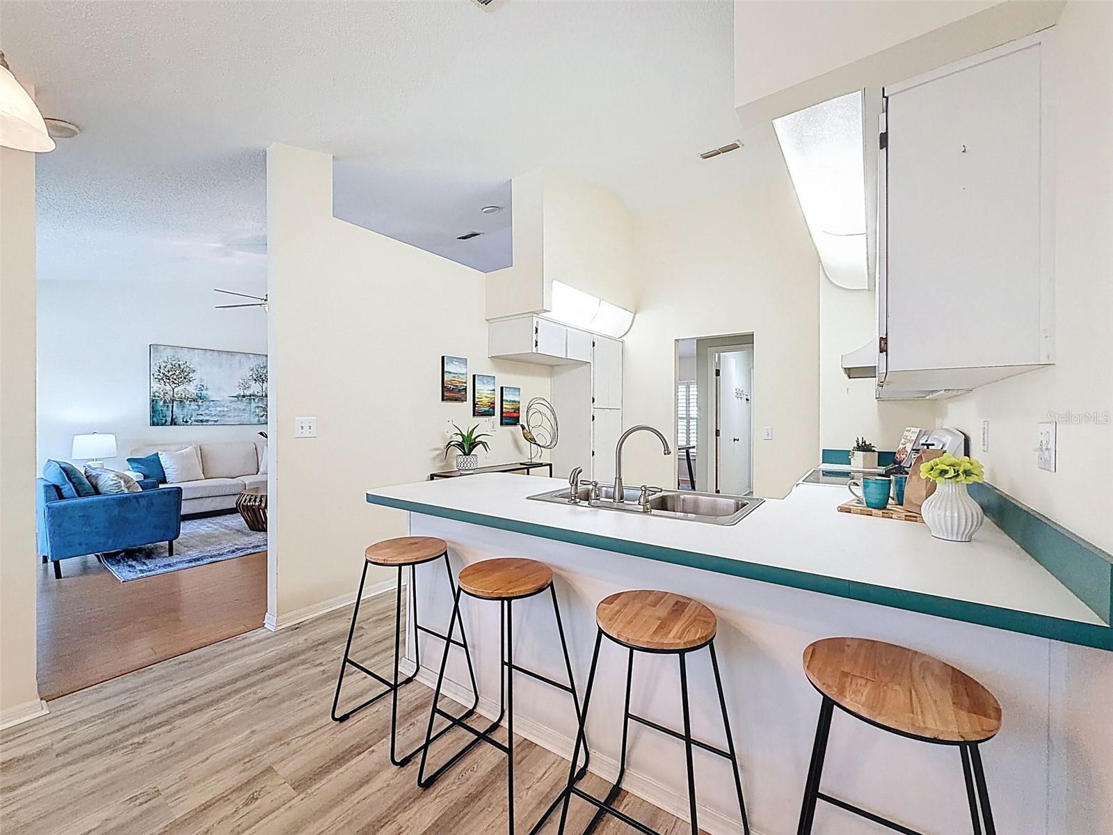 Listing photo id 21 for 9434 Holnwon Court