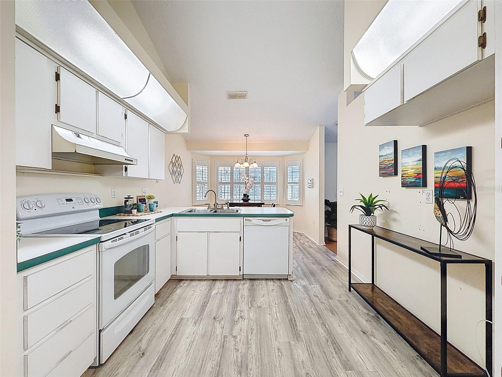 Listing photo id 26 for 9434 Holnwon Court