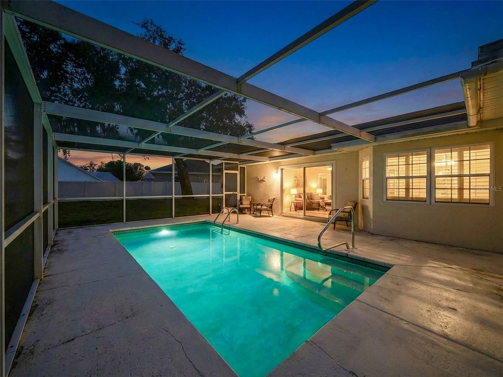 Listing photo id 1 for 9434 Holnwon Court