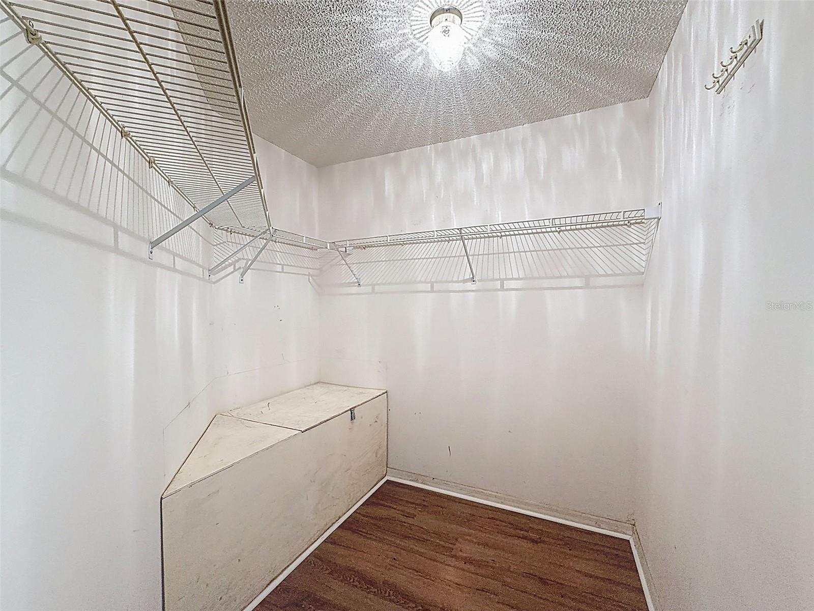 Listing photo id 32 for 9434 Holnwon Court