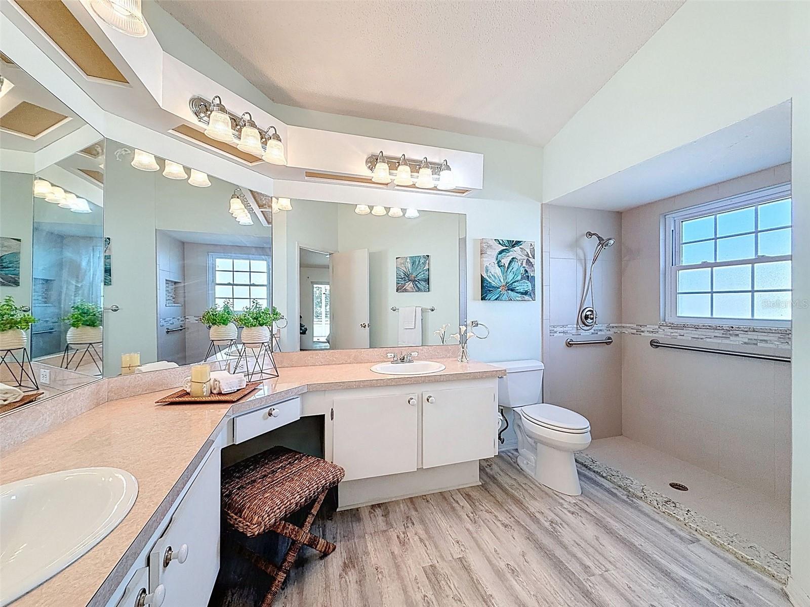 Listing photo id 33 for 9434 Holnwon Court