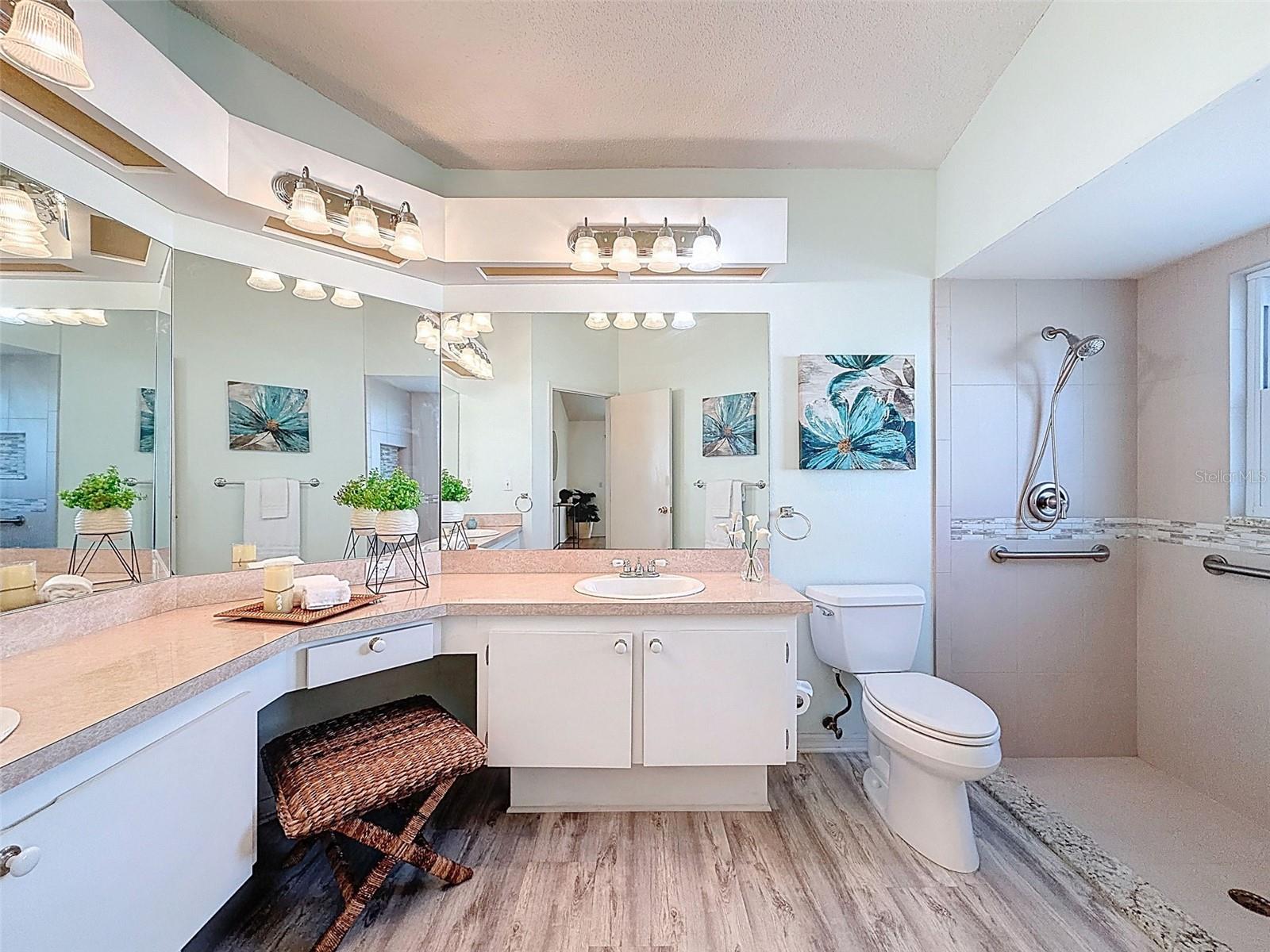 Listing photo id 34 for 9434 Holnwon Court