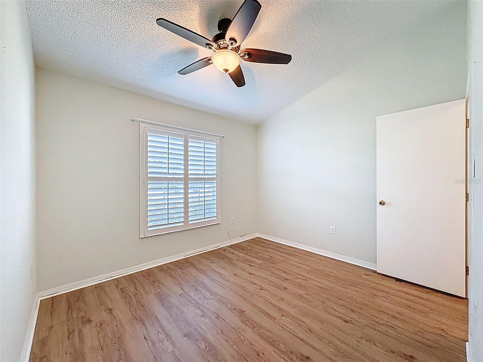 Listing photo id 40 for 9434 Holnwon Court