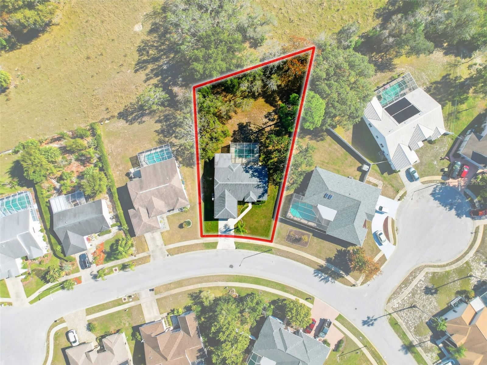 Listing photo id 5 for 9434 Holnwon Court