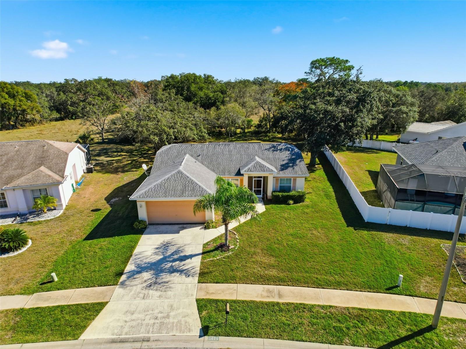 Listing photo id 6 for 9434 Holnwon Court