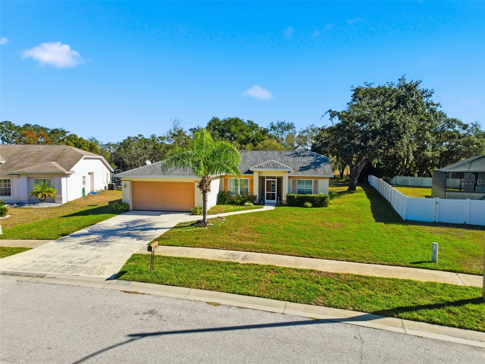 Listing photo id 7 for 9434 Holnwon Court