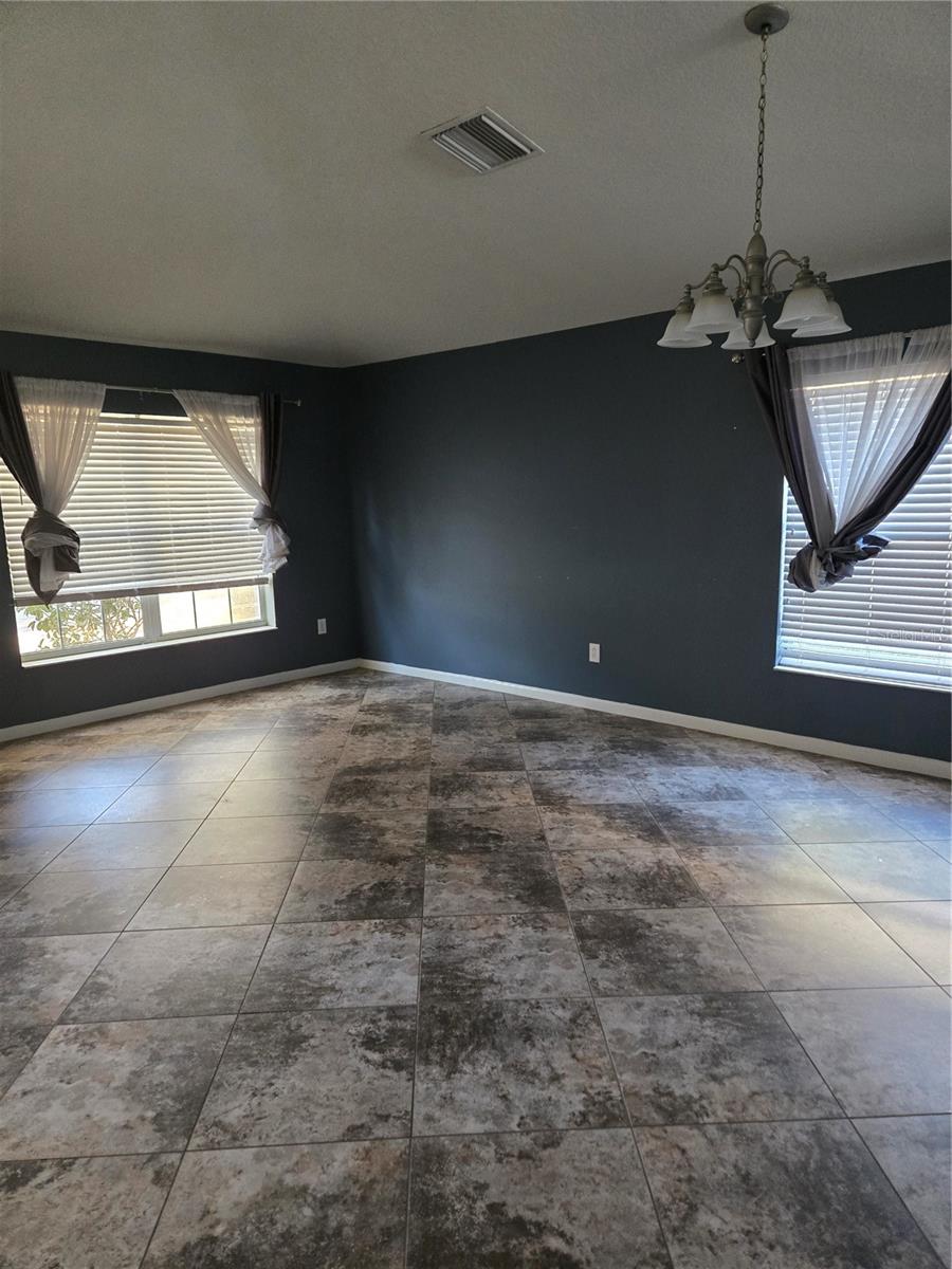 Image 5 of 11 For 14392 Wake Robin Drive