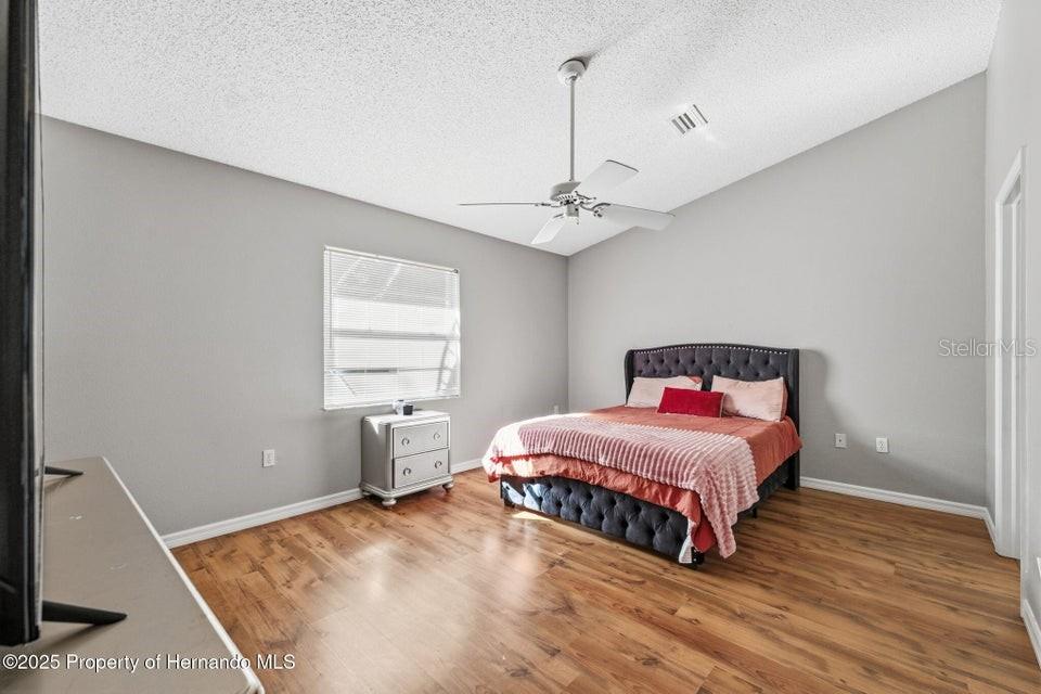 Image 17 of 34 For 10290 Adler Street