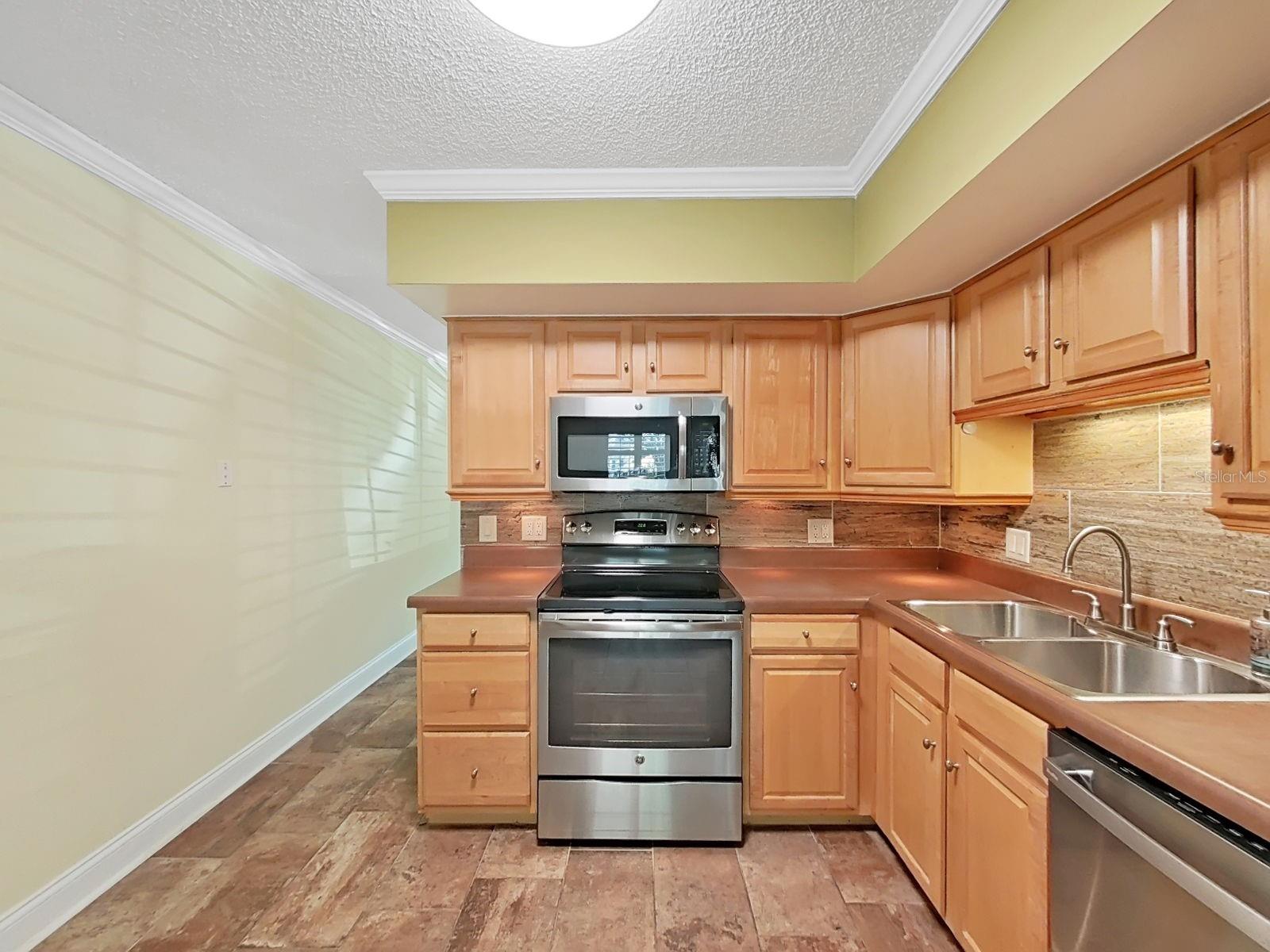 Image 15 of 79 For 2226 Switzerland Way 4