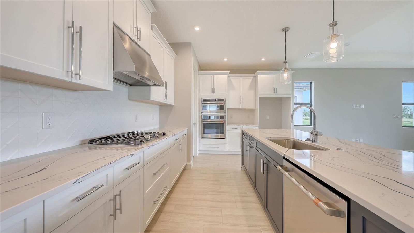 Image 16 of 43 For 14517 Coastal Woodland Lane