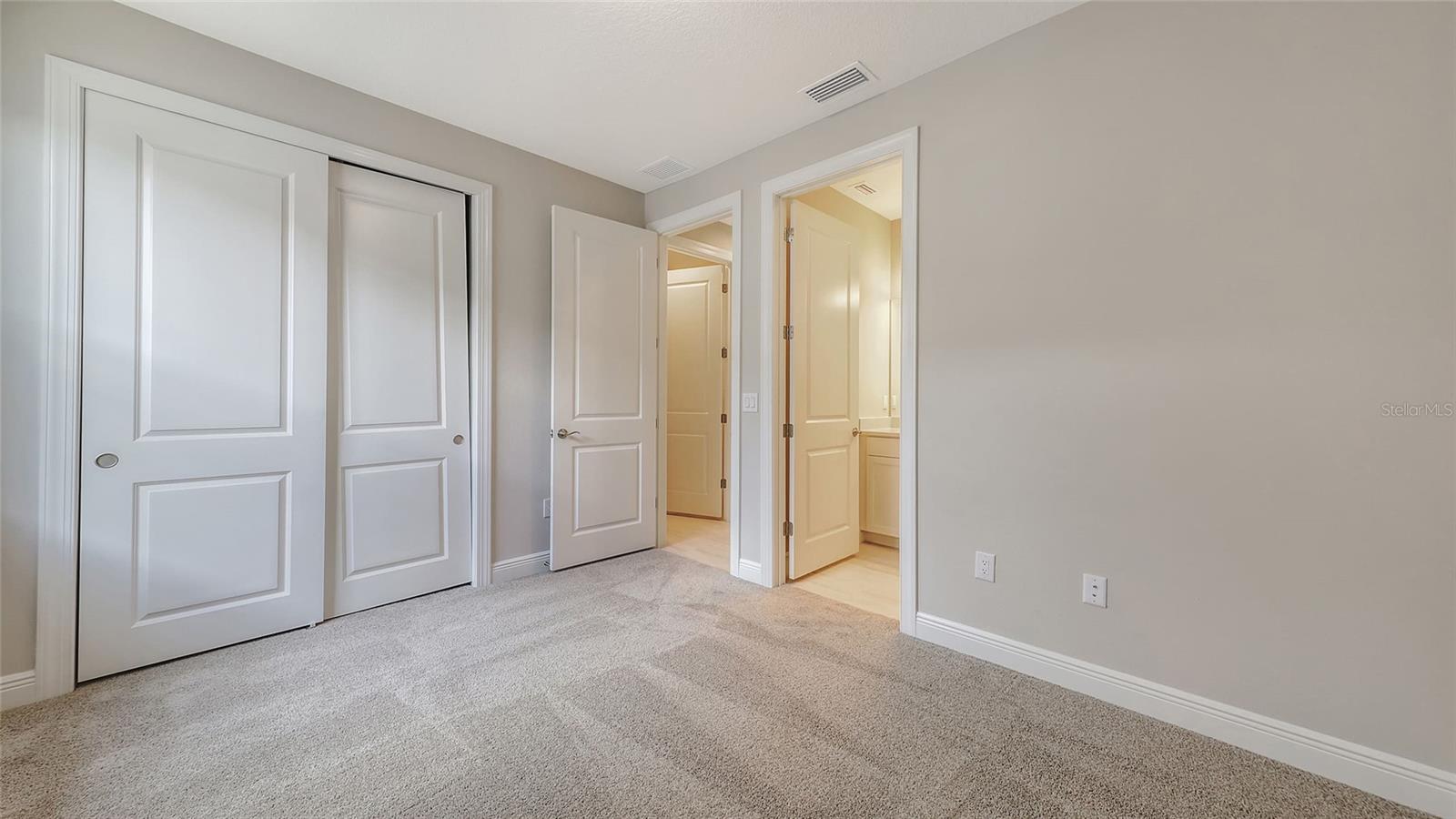 Image 29 of 43 For 14517 Coastal Woodland Lane