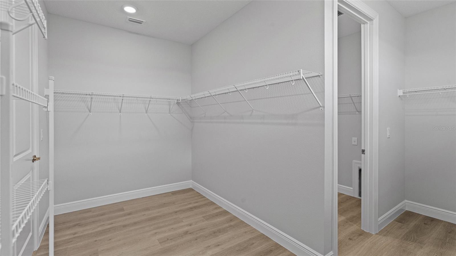 Image 16 of 34 For 14444 Woodland Preserve Trail