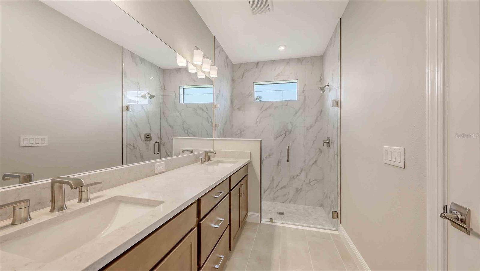 Image 21 of 36 For 14370 Hammock Oak Street