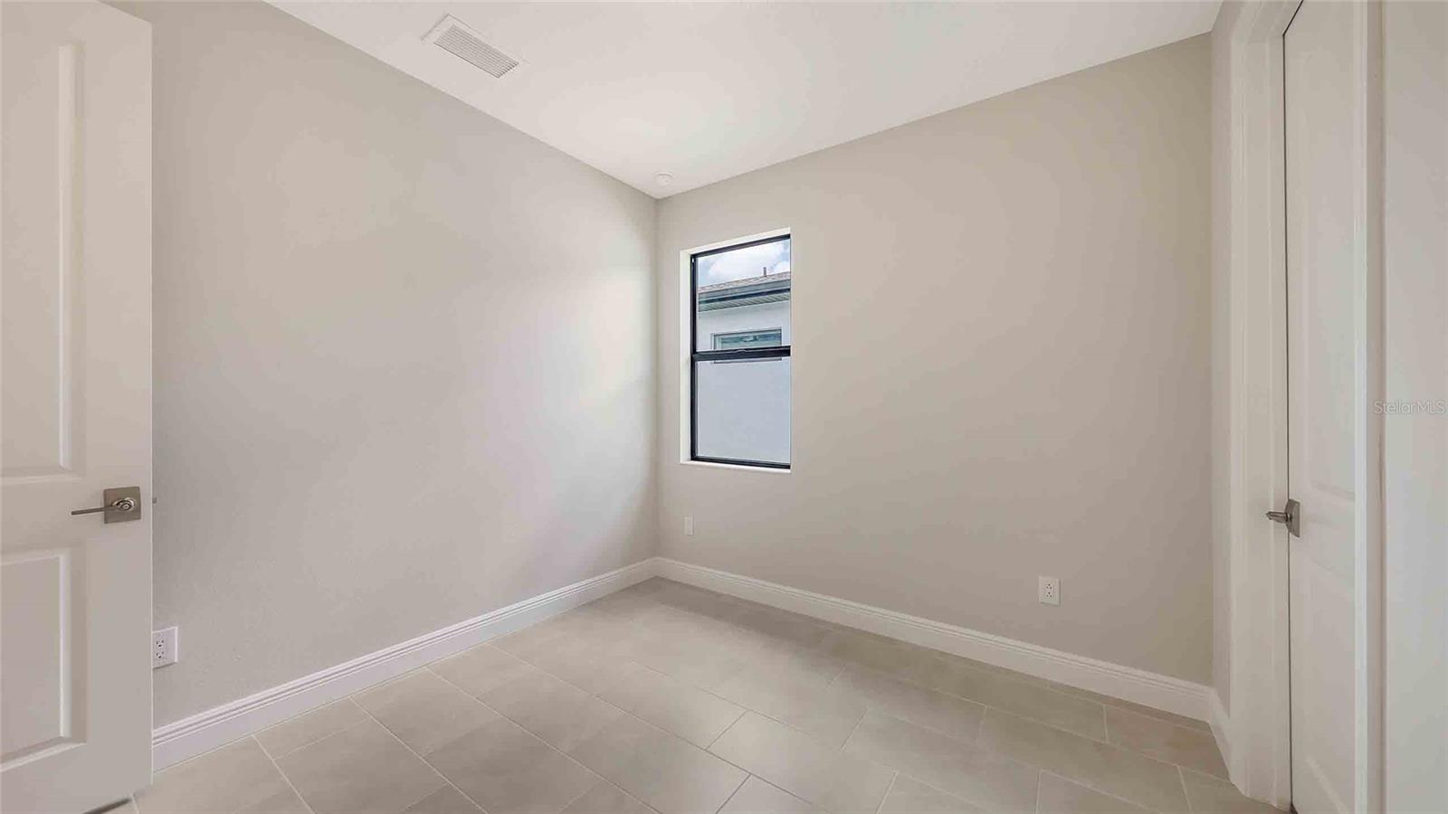 Image 23 of 36 For 14370 Hammock Oak Street