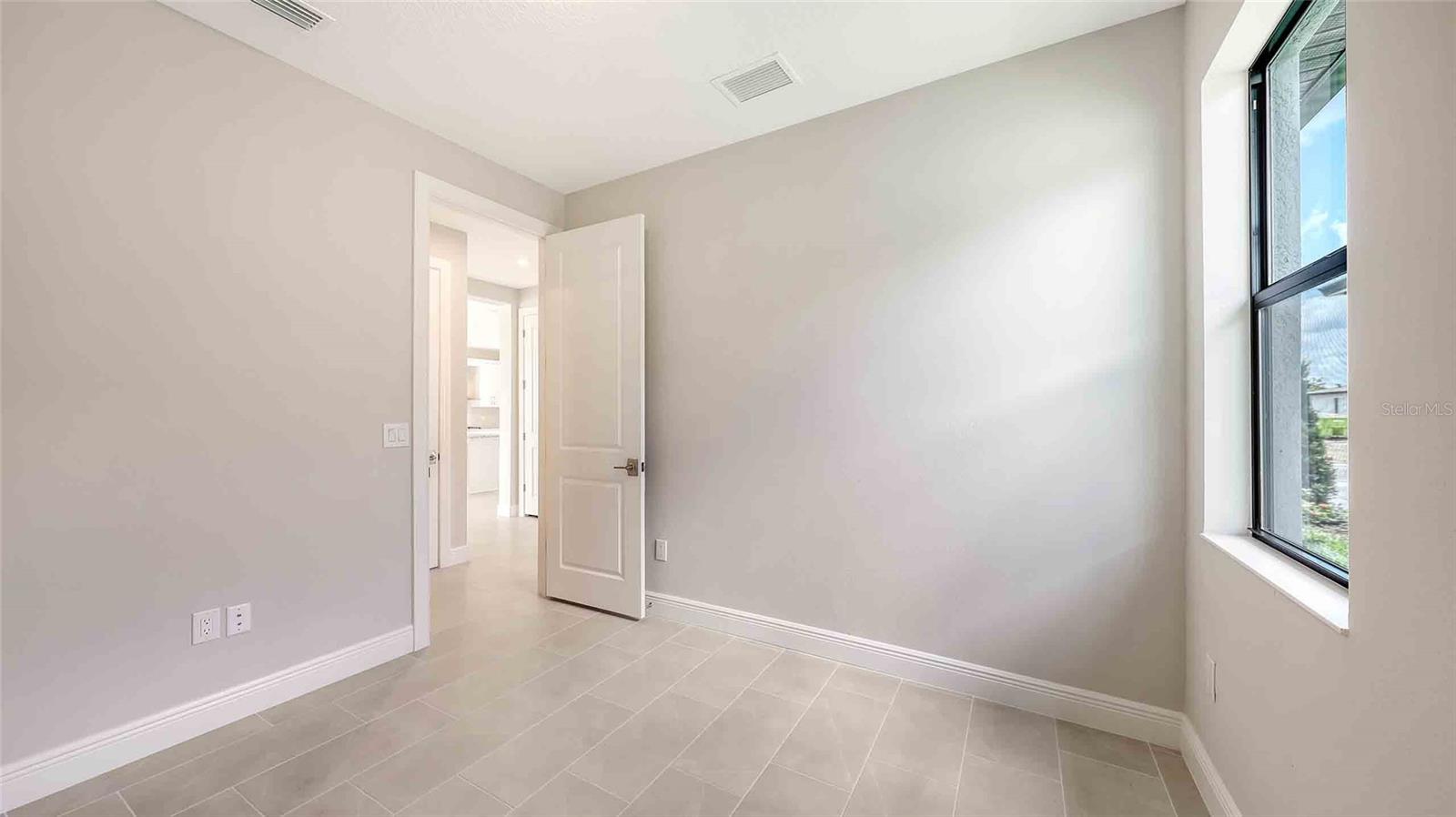 Image 24 of 36 For 14370 Hammock Oak Street