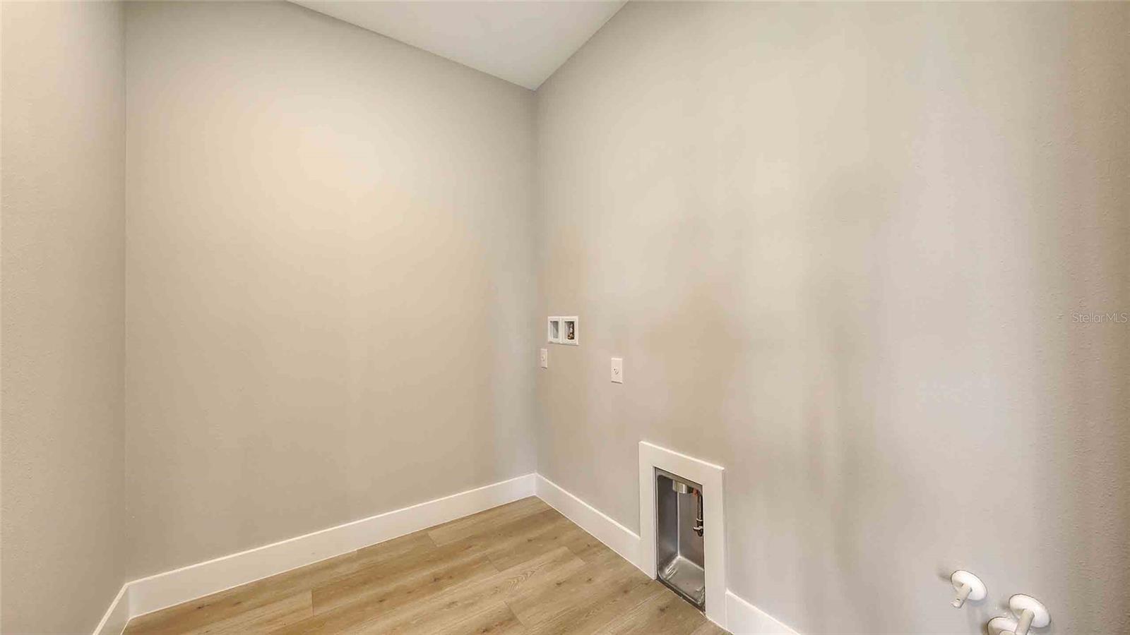 Image 34 of 47 For 14451 Coastal Woodland Lane