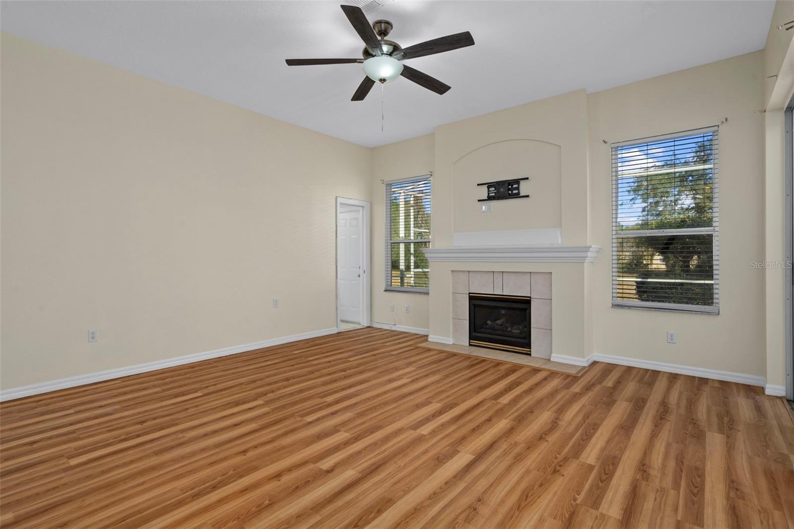 Image 27 of 50 For 9376 Bearwalk Path