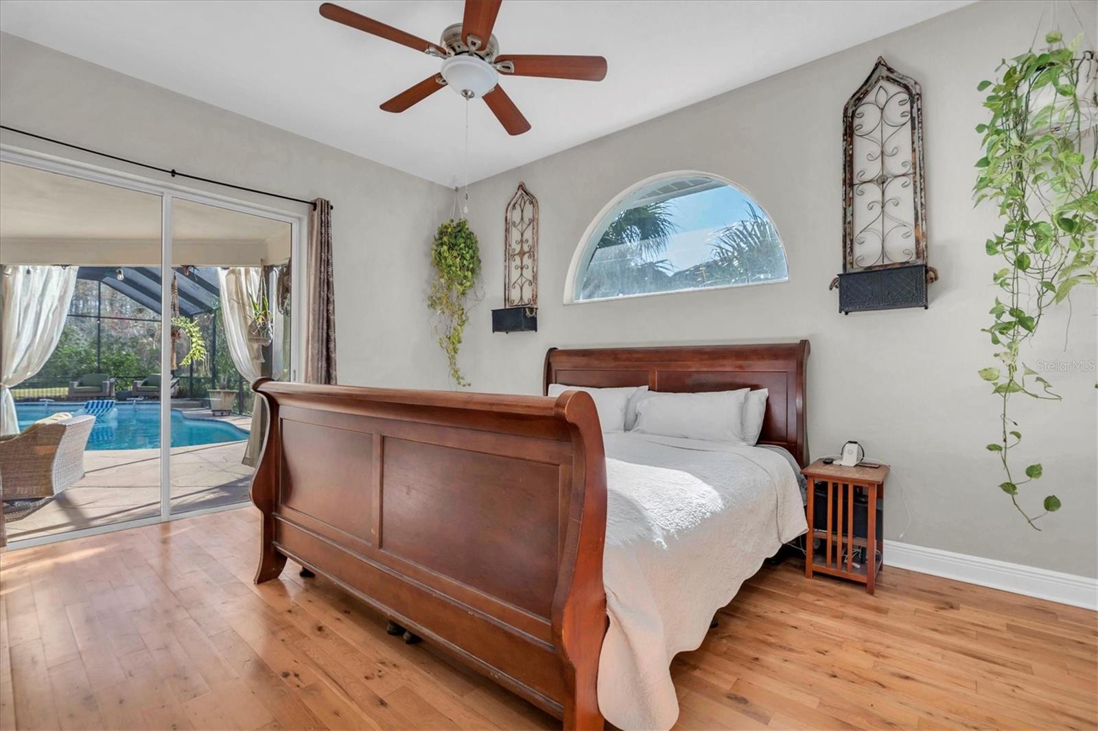 Listing photo id 9 for 5206 Lagos Court