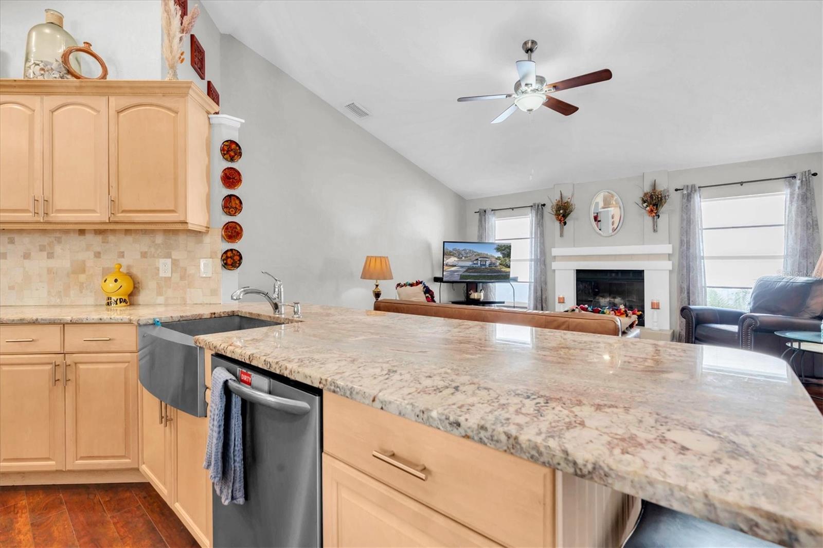 Listing photo id 13 for 5206 Lagos Court