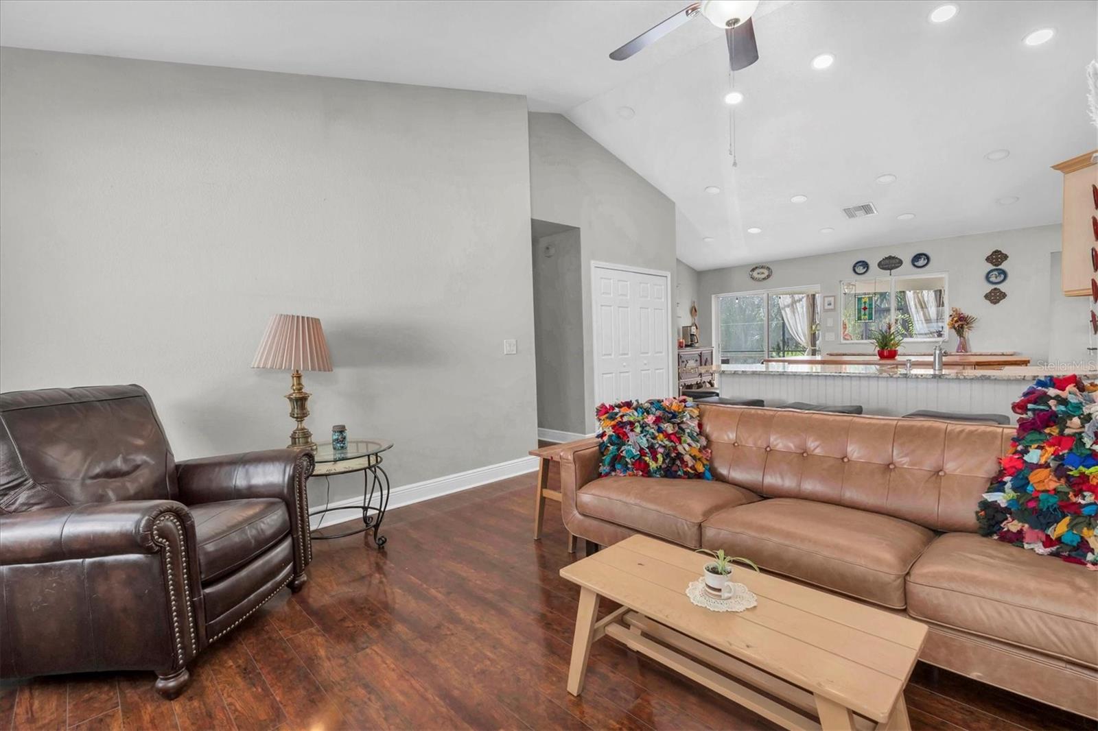 Listing photo id 21 for 5206 Lagos Court