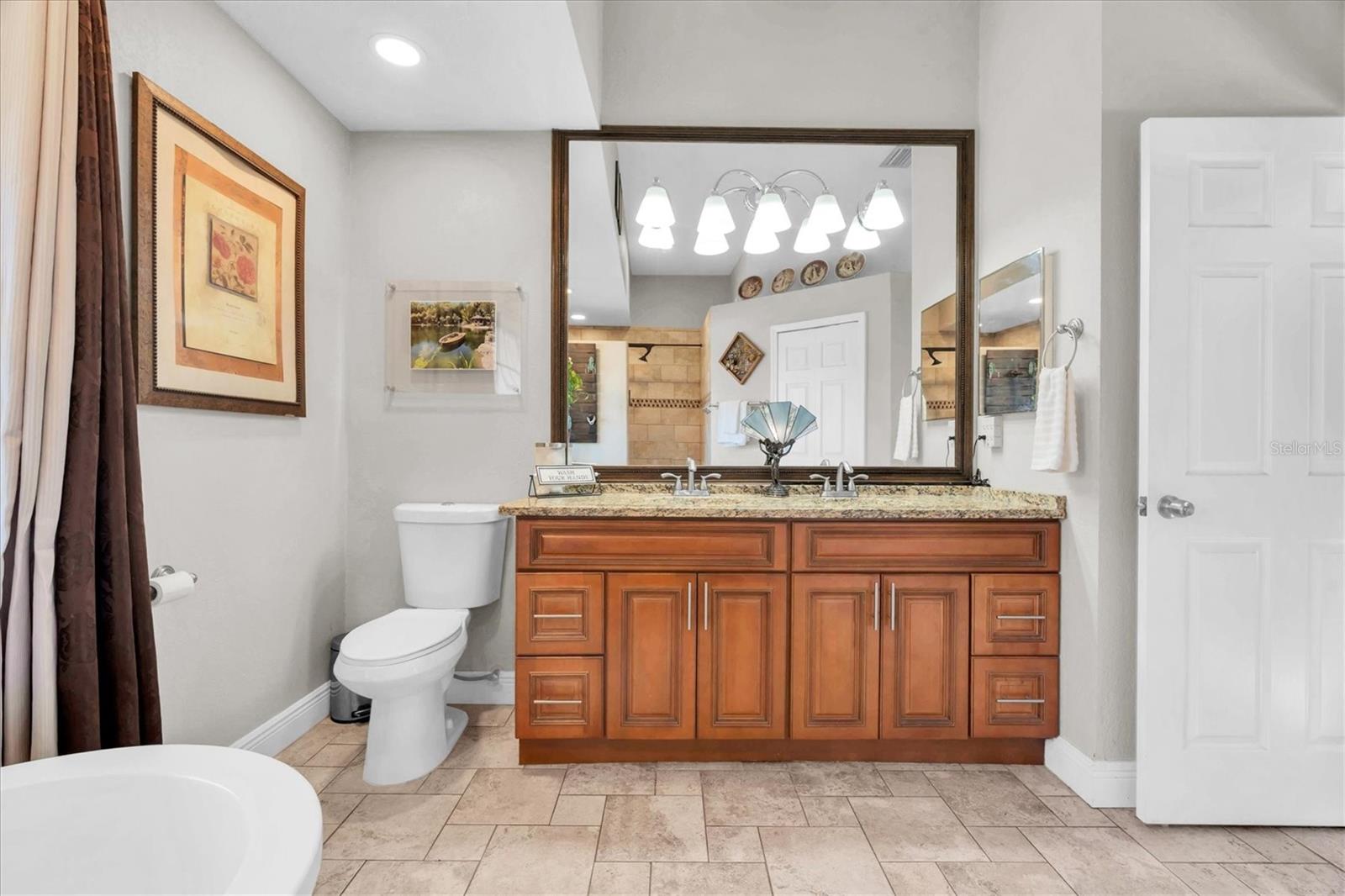 Listing photo id 24 for 5206 Lagos Court