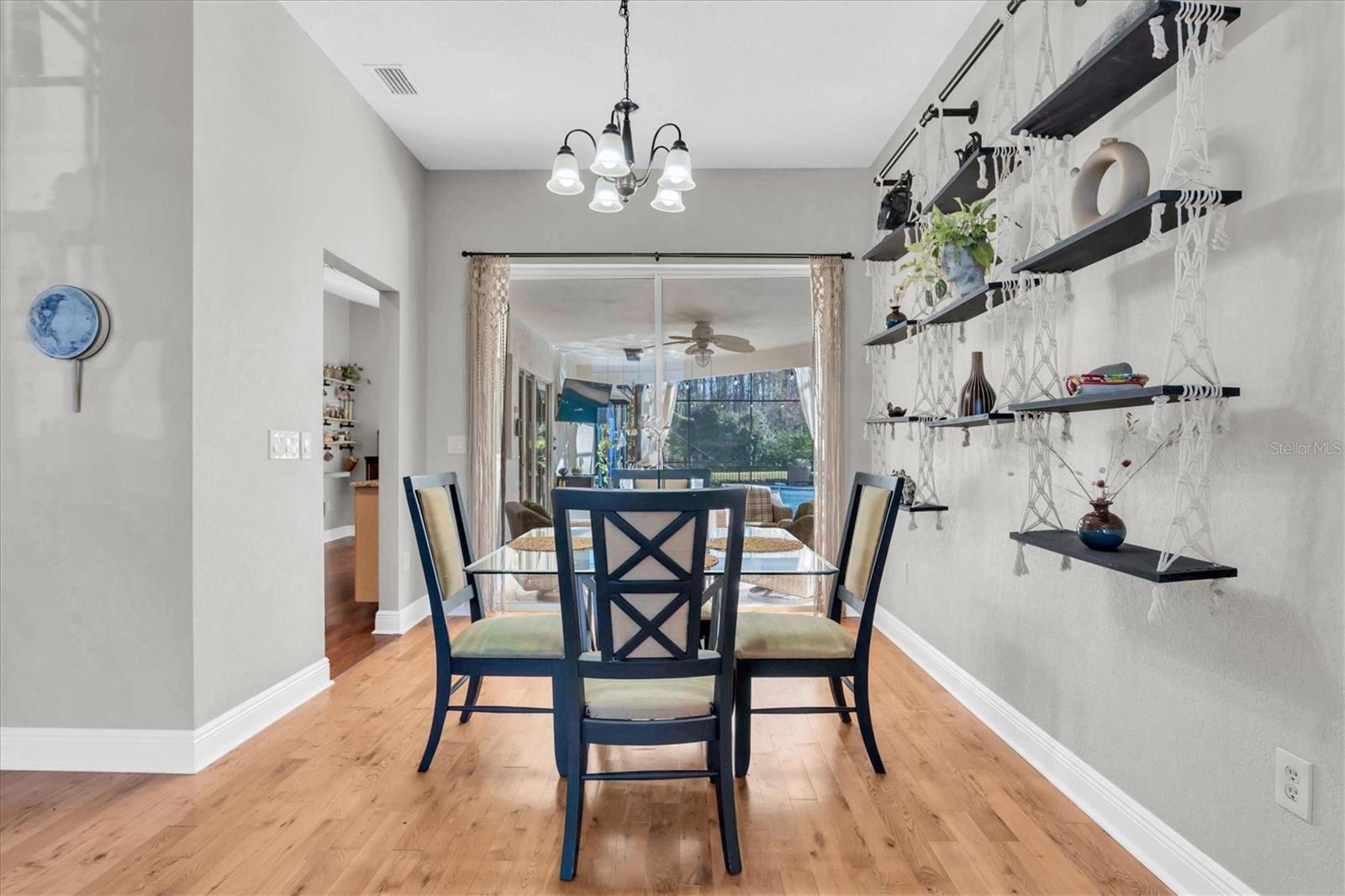 Listing photo id 25 for 5206 Lagos Court