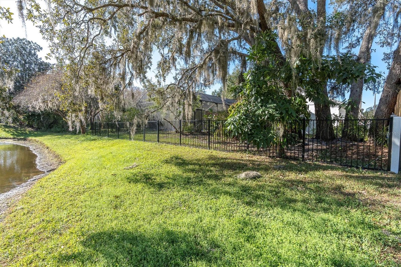 Listing photo id 32 for 5206 Lagos Court