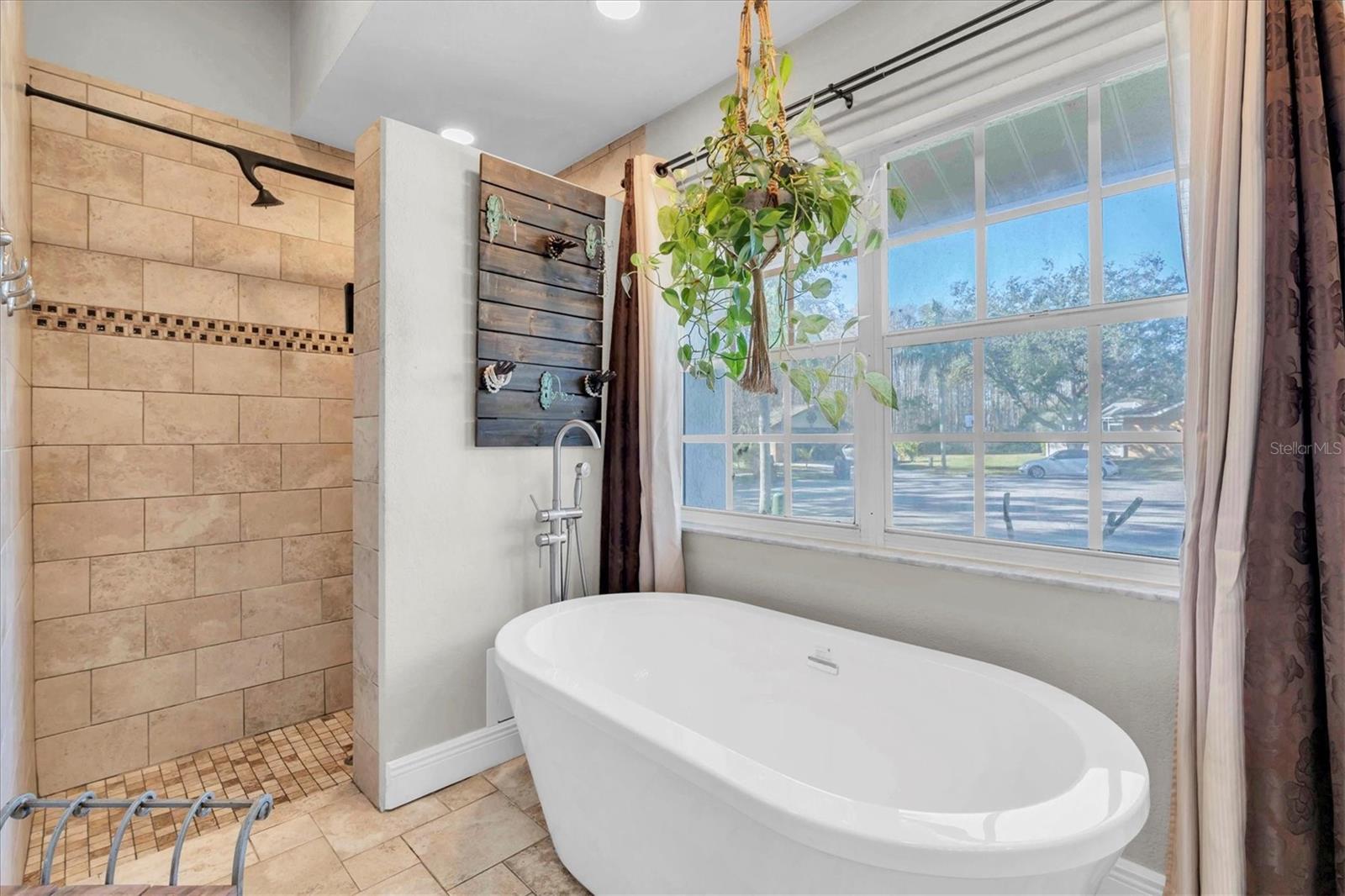 Listing photo id 2 for 5206 Lagos Court