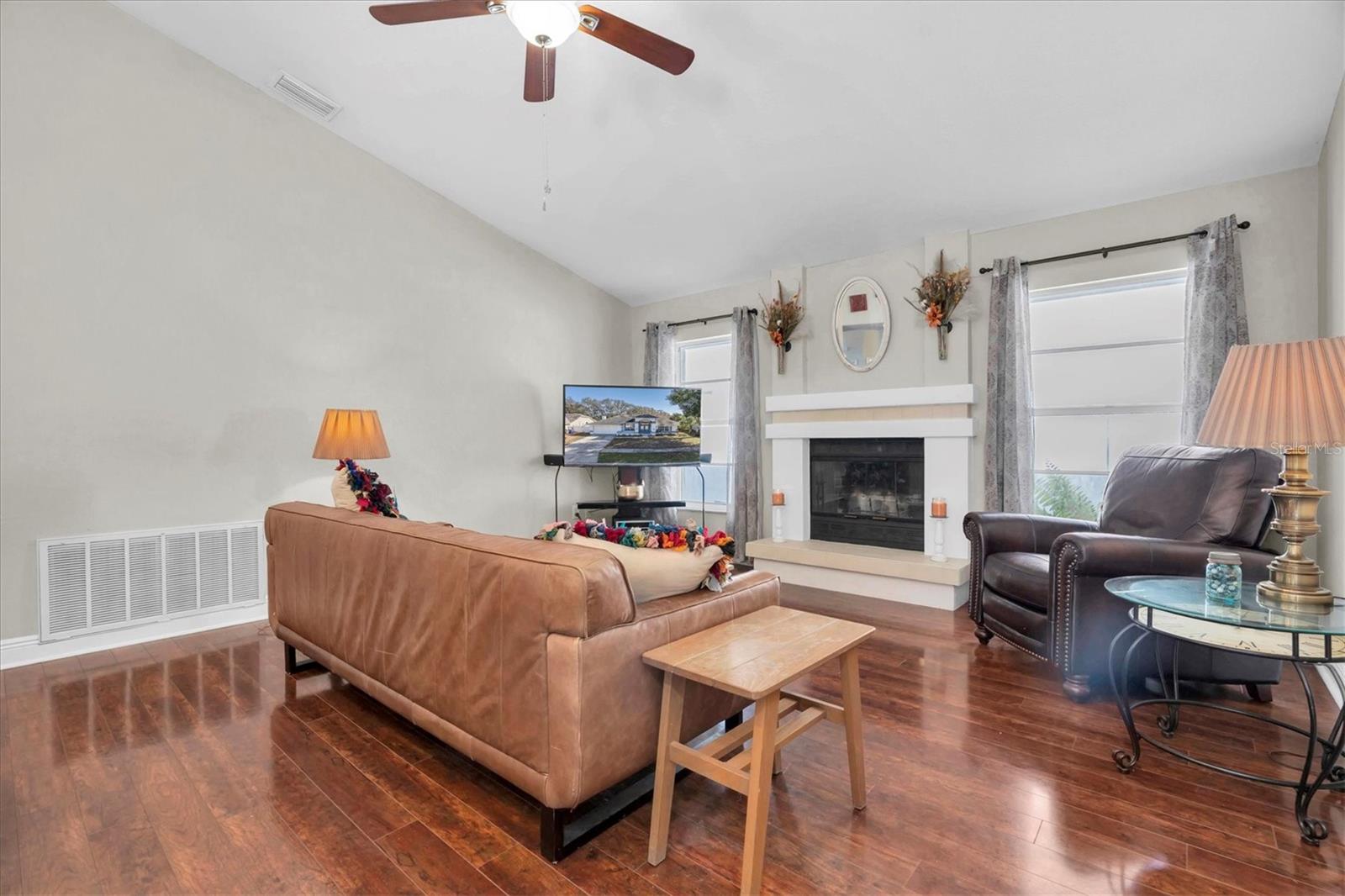 Listing photo id 6 for 5206 Lagos Court