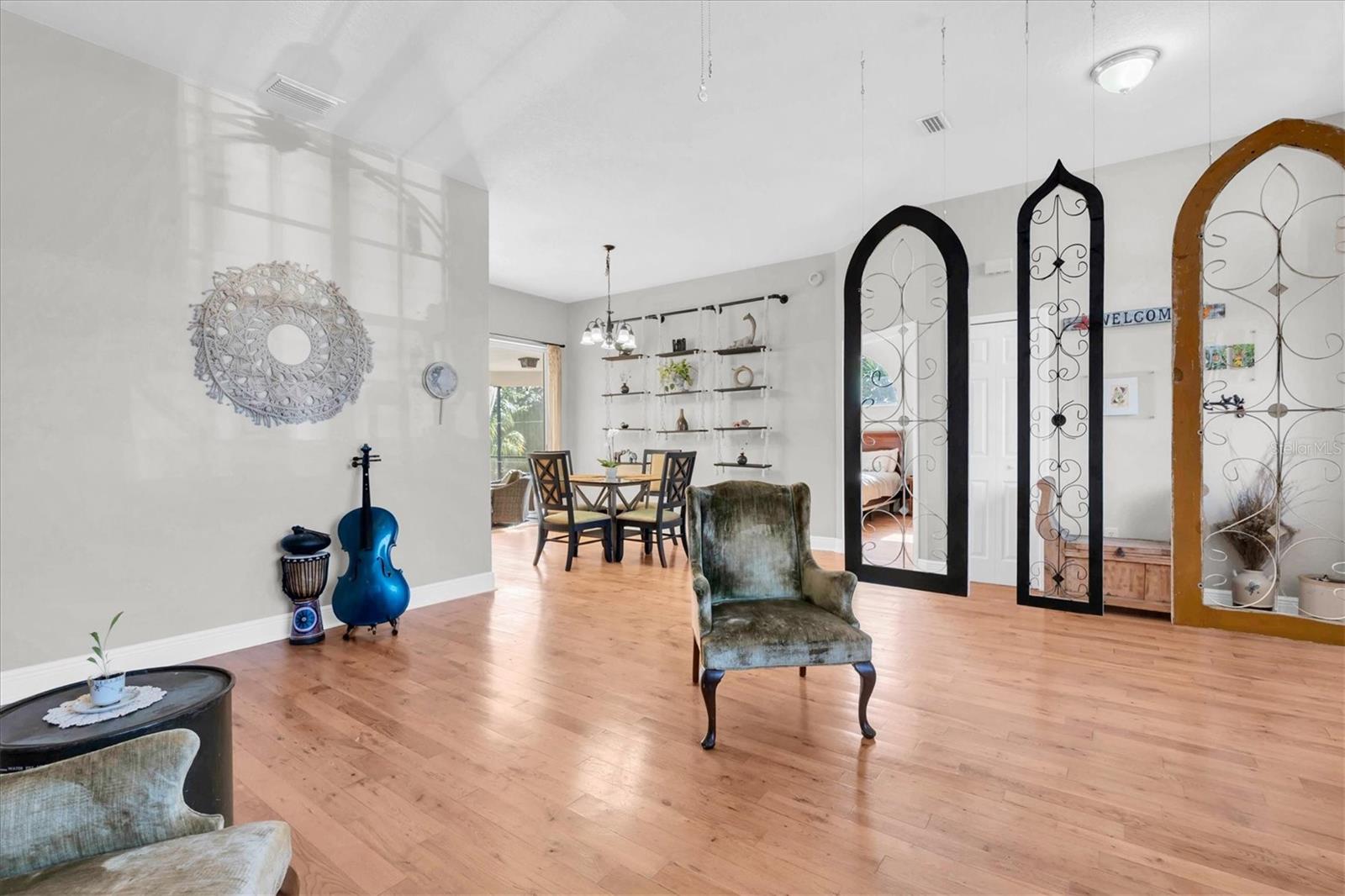 Listing photo id 7 for 5206 Lagos Court