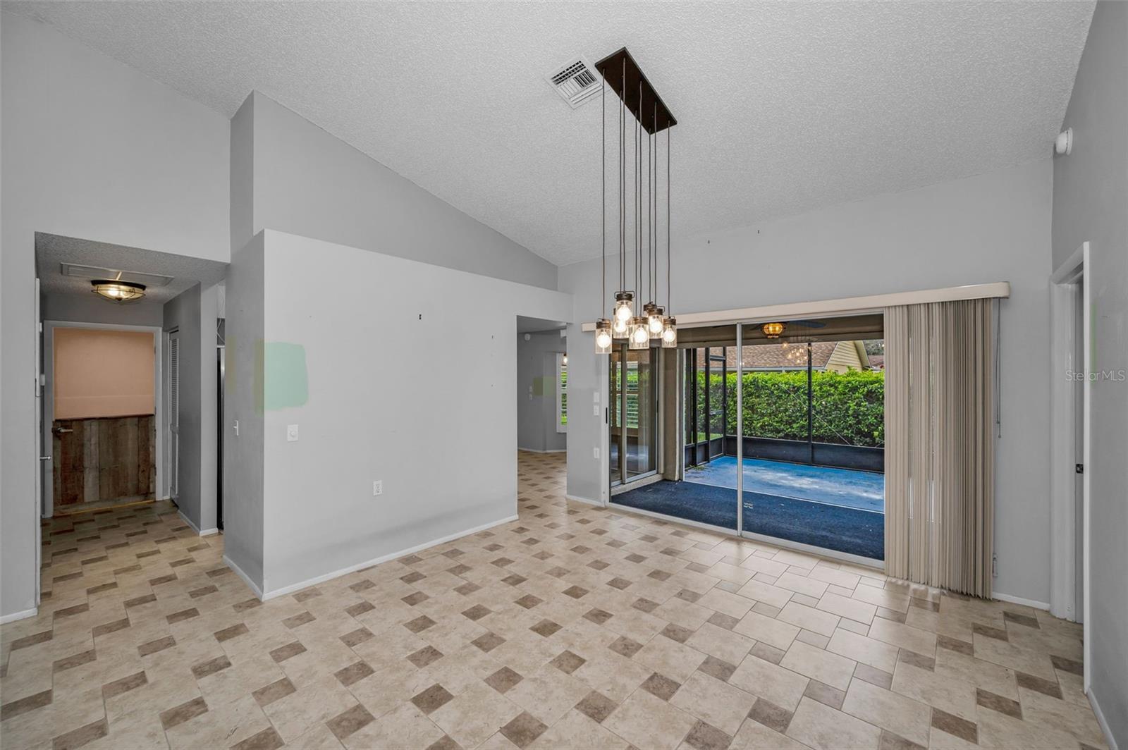 Image 12 of 75 For 6525 Pine Walk Drive