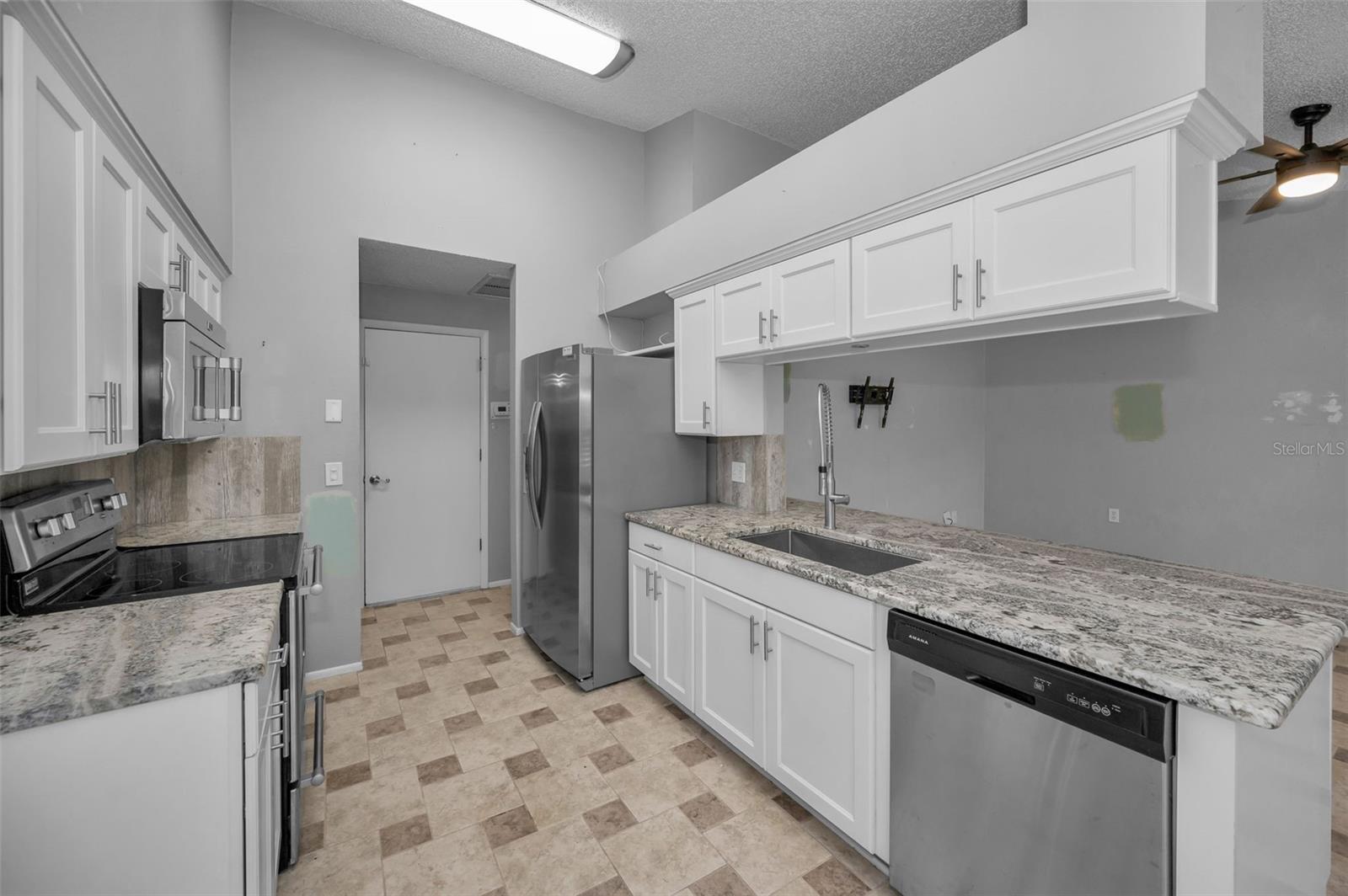 Image 15 of 75 For 6525 Pine Walk Drive