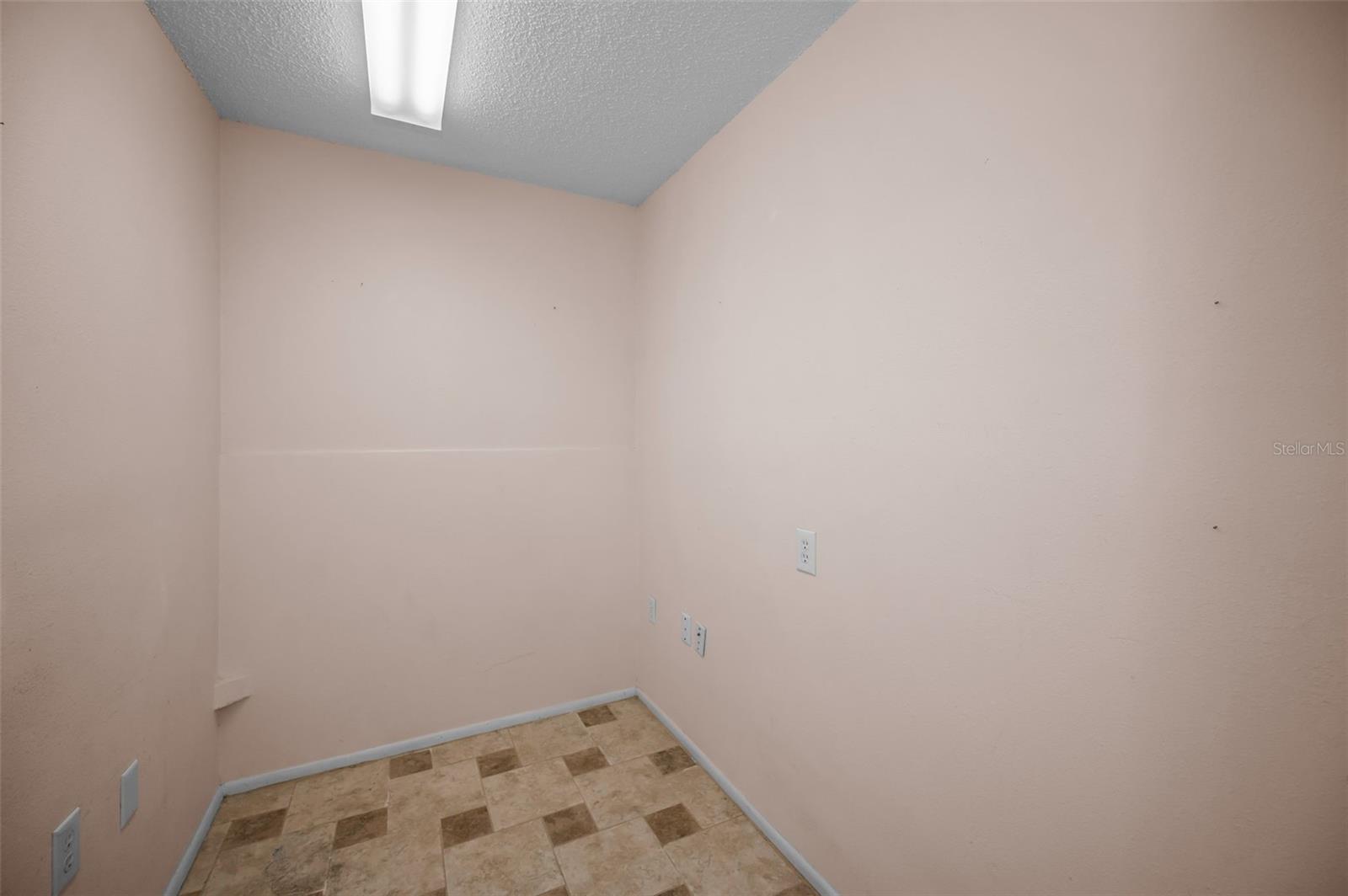 Image 19 of 75 For 6525 Pine Walk Drive