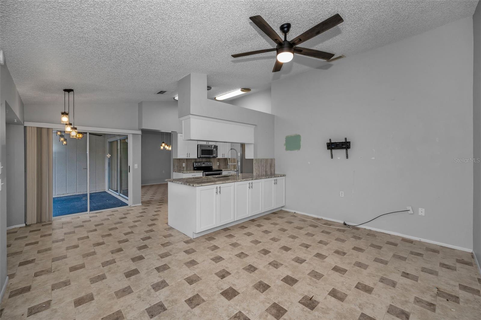 Image 23 of 75 For 6525 Pine Walk Drive