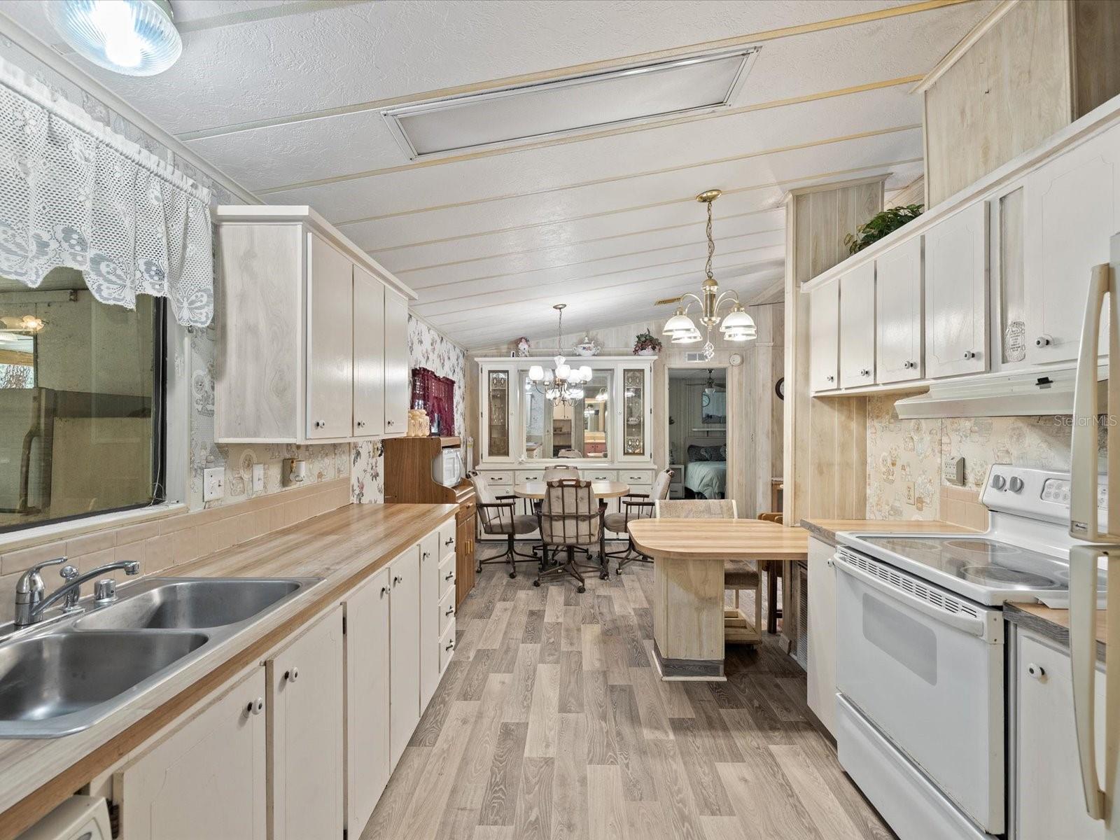 Image 15 of 46 For 17718 Rockledge Avenue