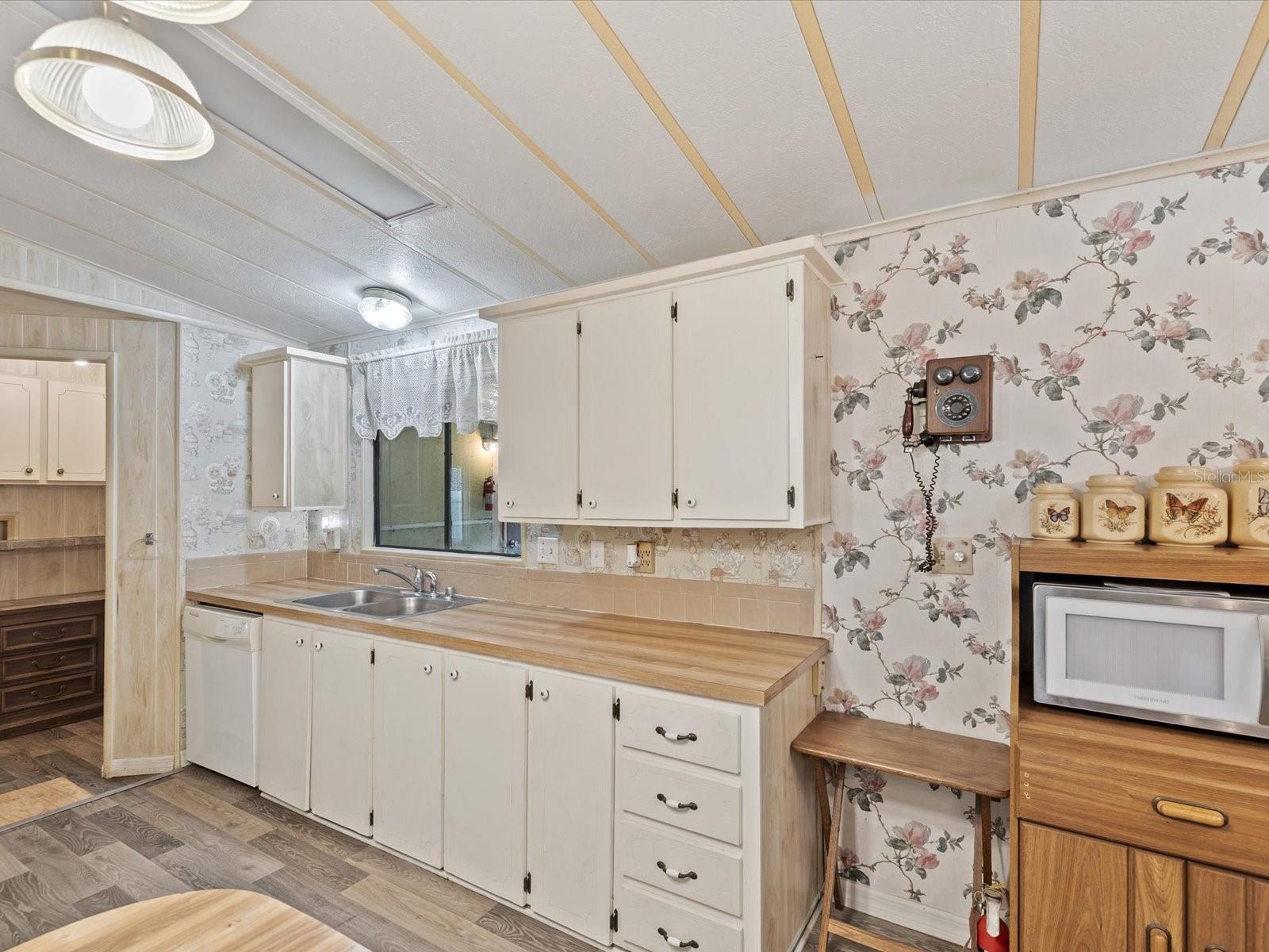 Image 17 of 46 For 17718 Rockledge Avenue