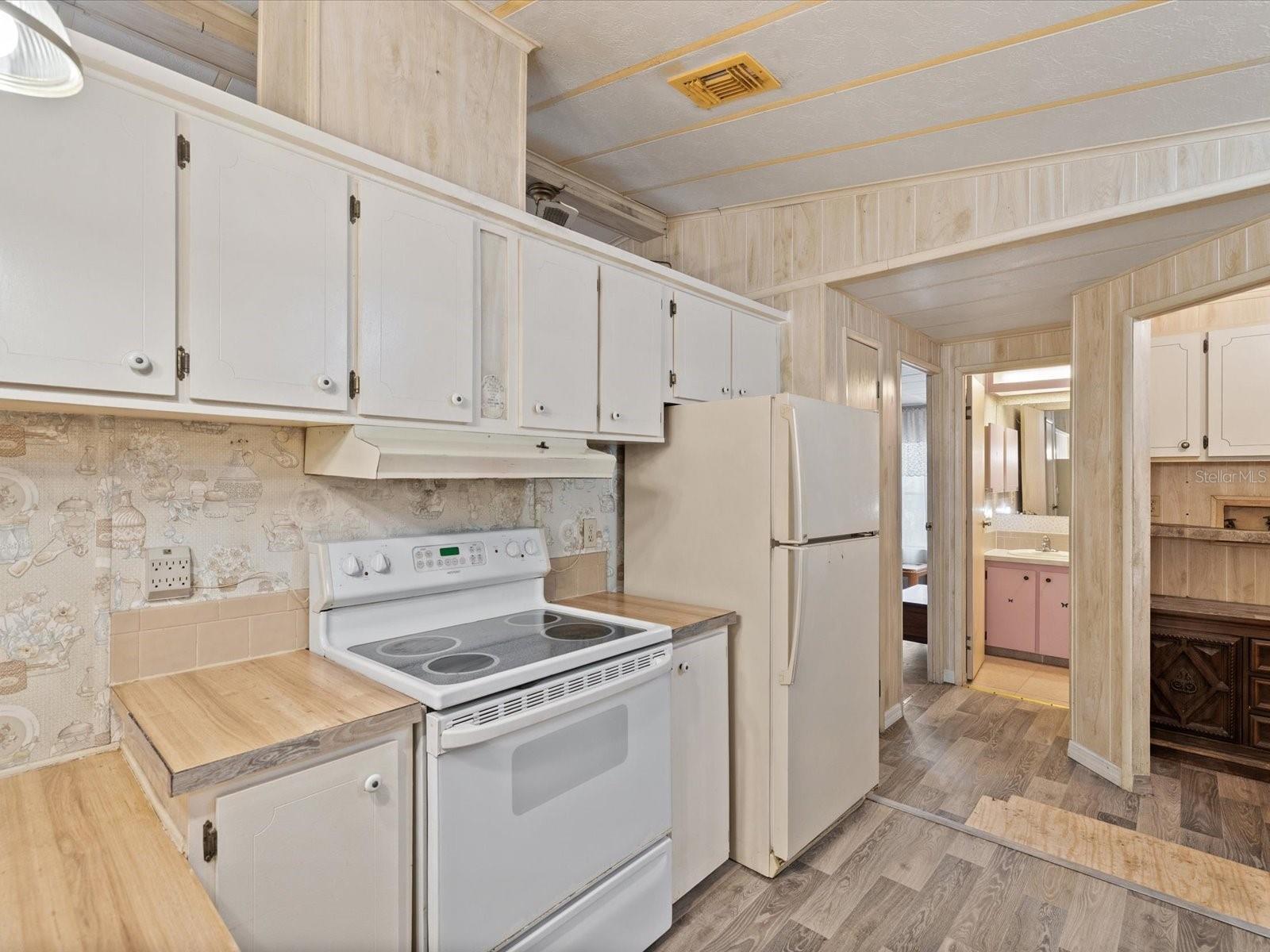 Image 18 of 46 For 17718 Rockledge Avenue