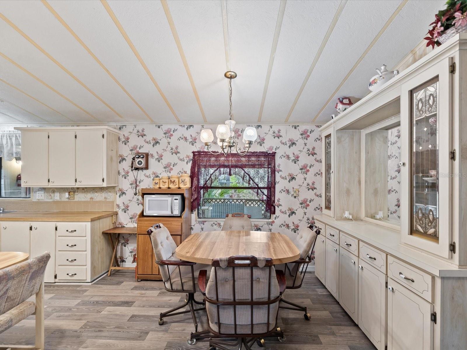 Image 19 of 46 For 17718 Rockledge Avenue