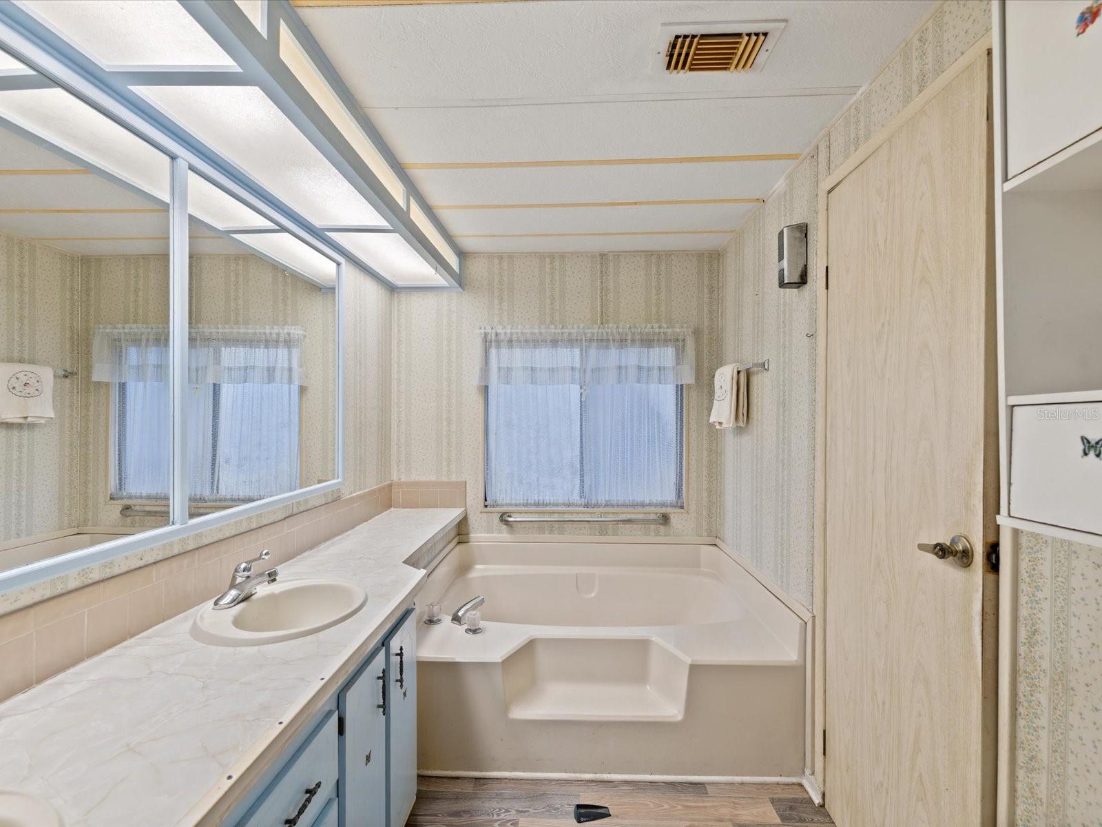 Image 25 of 46 For 17718 Rockledge Avenue