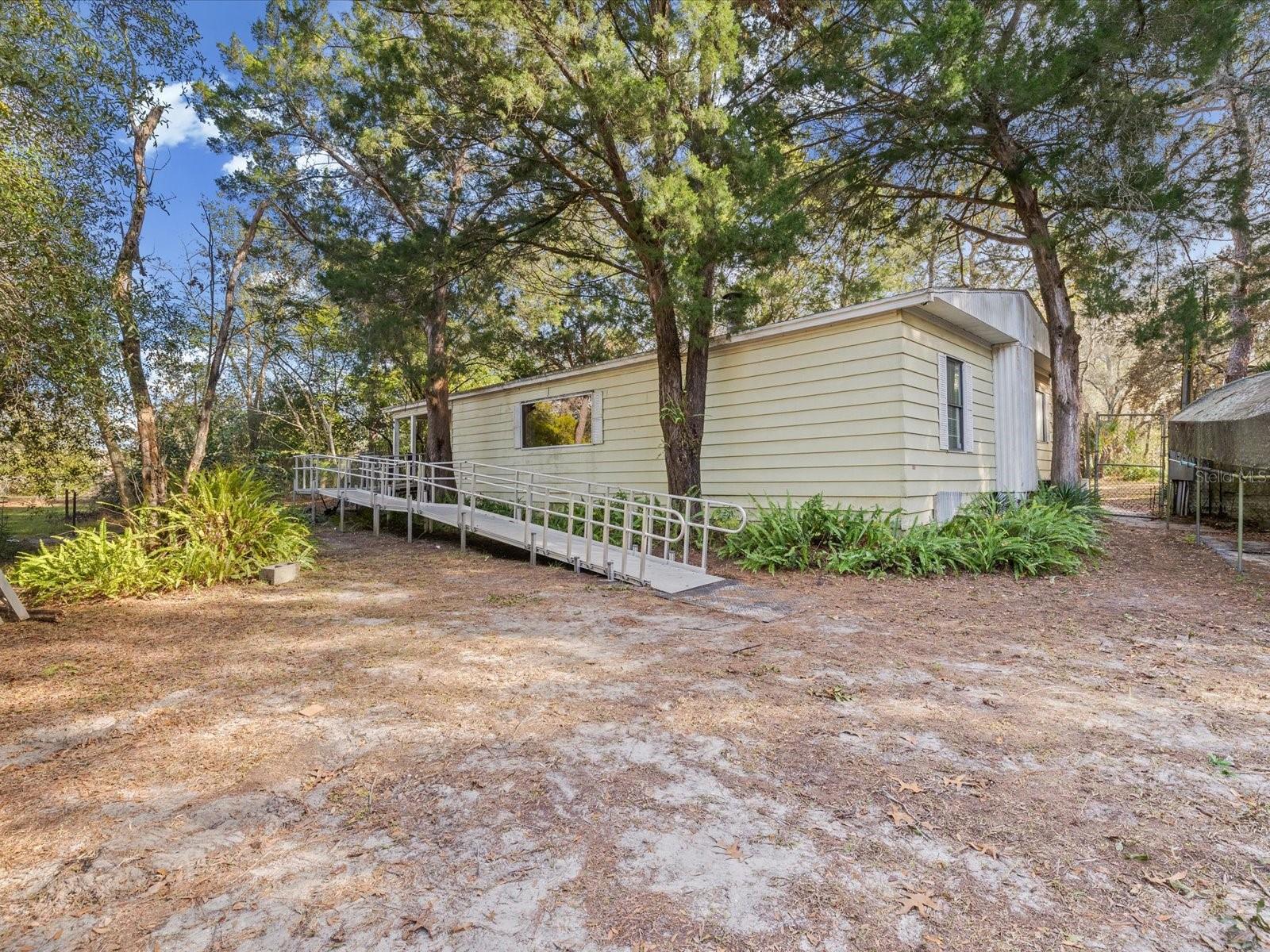 Image 35 of 46 For 17718 Rockledge Avenue