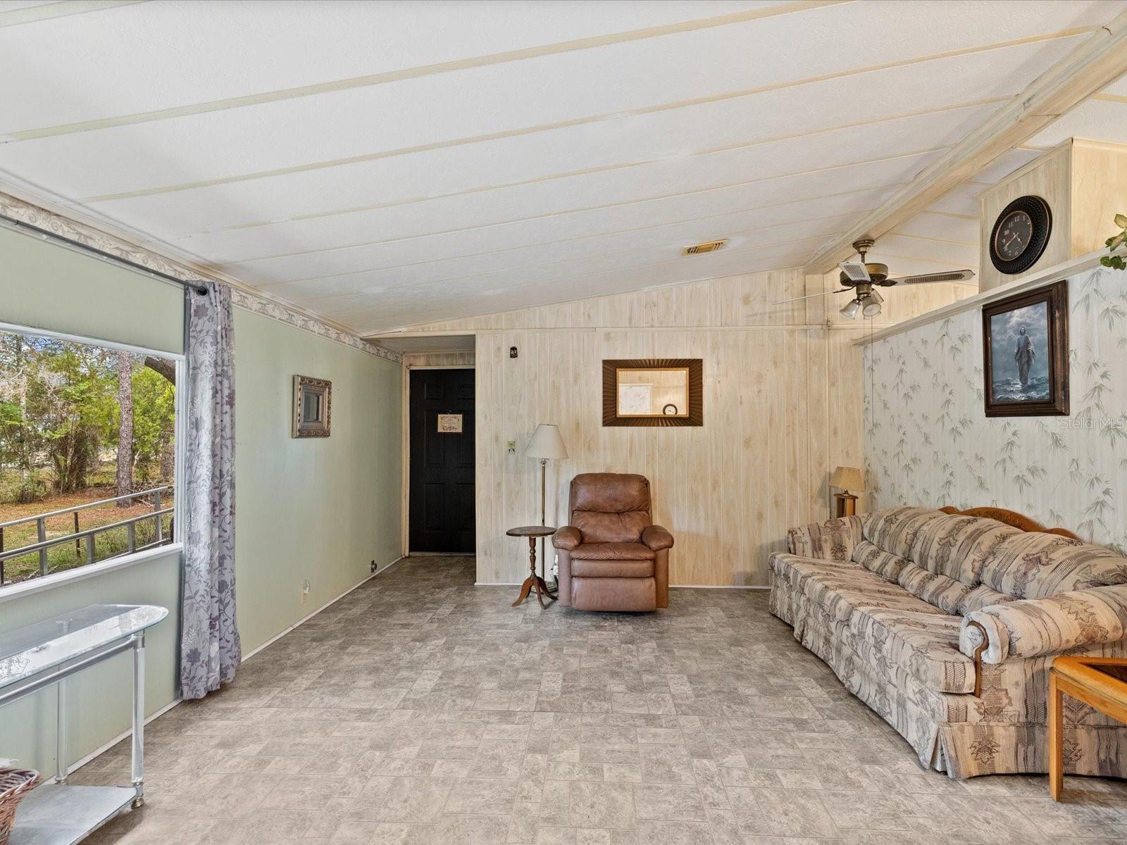 Image 9 of 46 For 17718 Rockledge Avenue