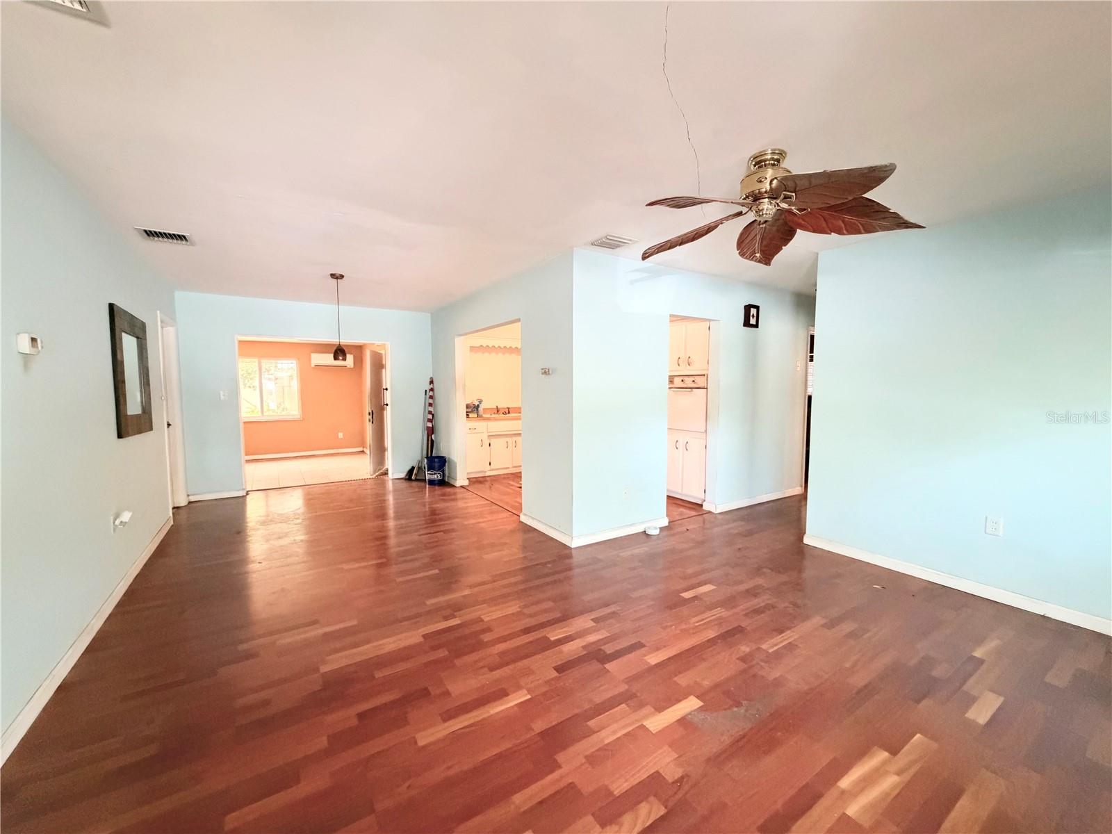 Image 3 of 18 For 1274 Robin Hood Lane