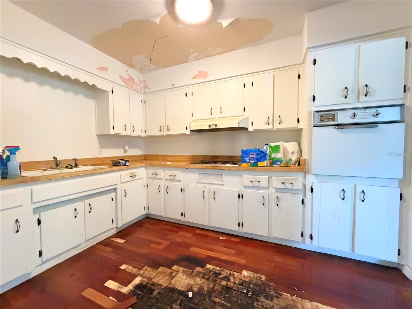 Image 4 of 18 For 1274 Robin Hood Lane